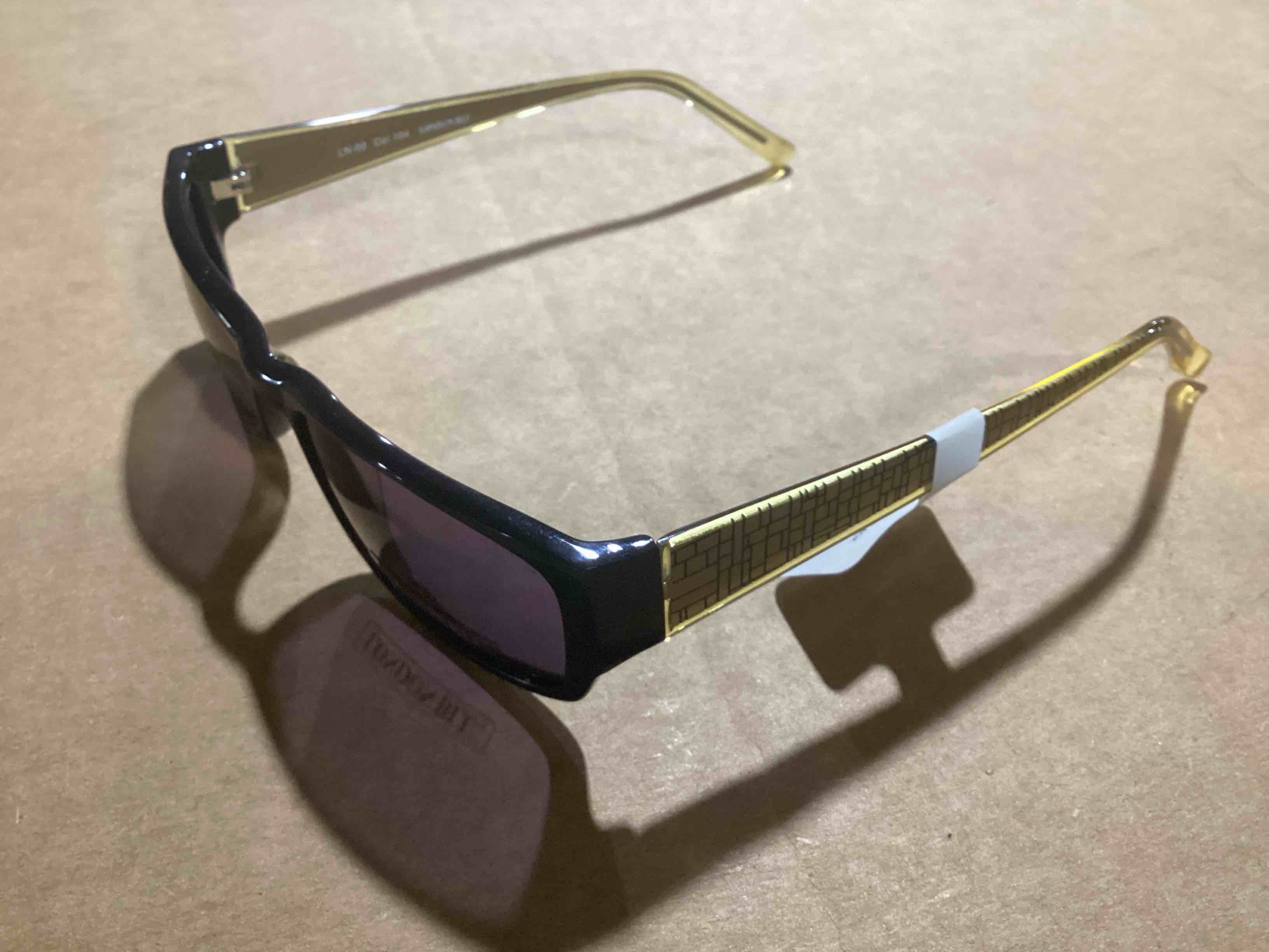 Condition photo showing New/Like New for case of 12 london blu sunglasses