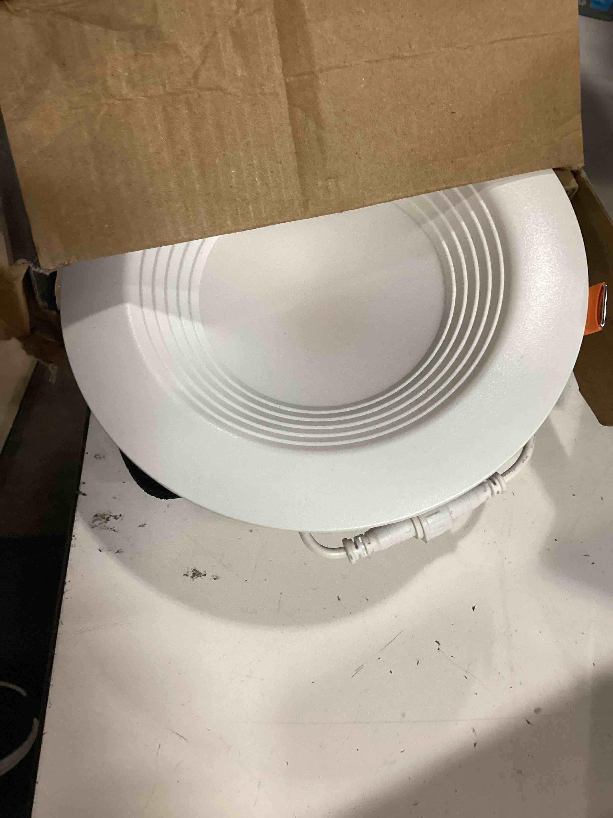 Condition photo showing Good Condition for halo matte white 6 inch lt recessed canless led downlight dimmable
