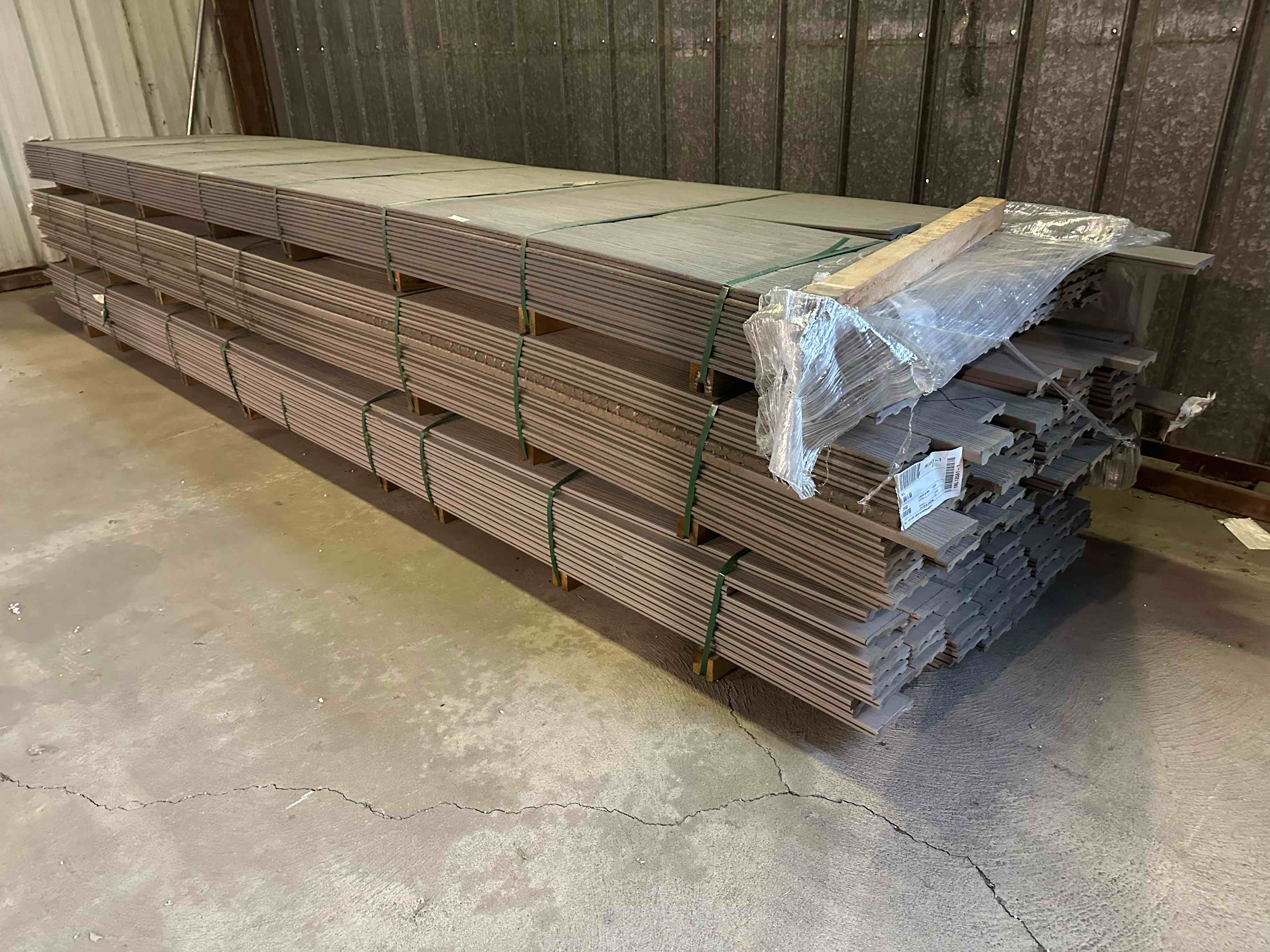 buyers choice composite decking 100 pieces 16 foot long 1600 linear foot bid per  linear foot
