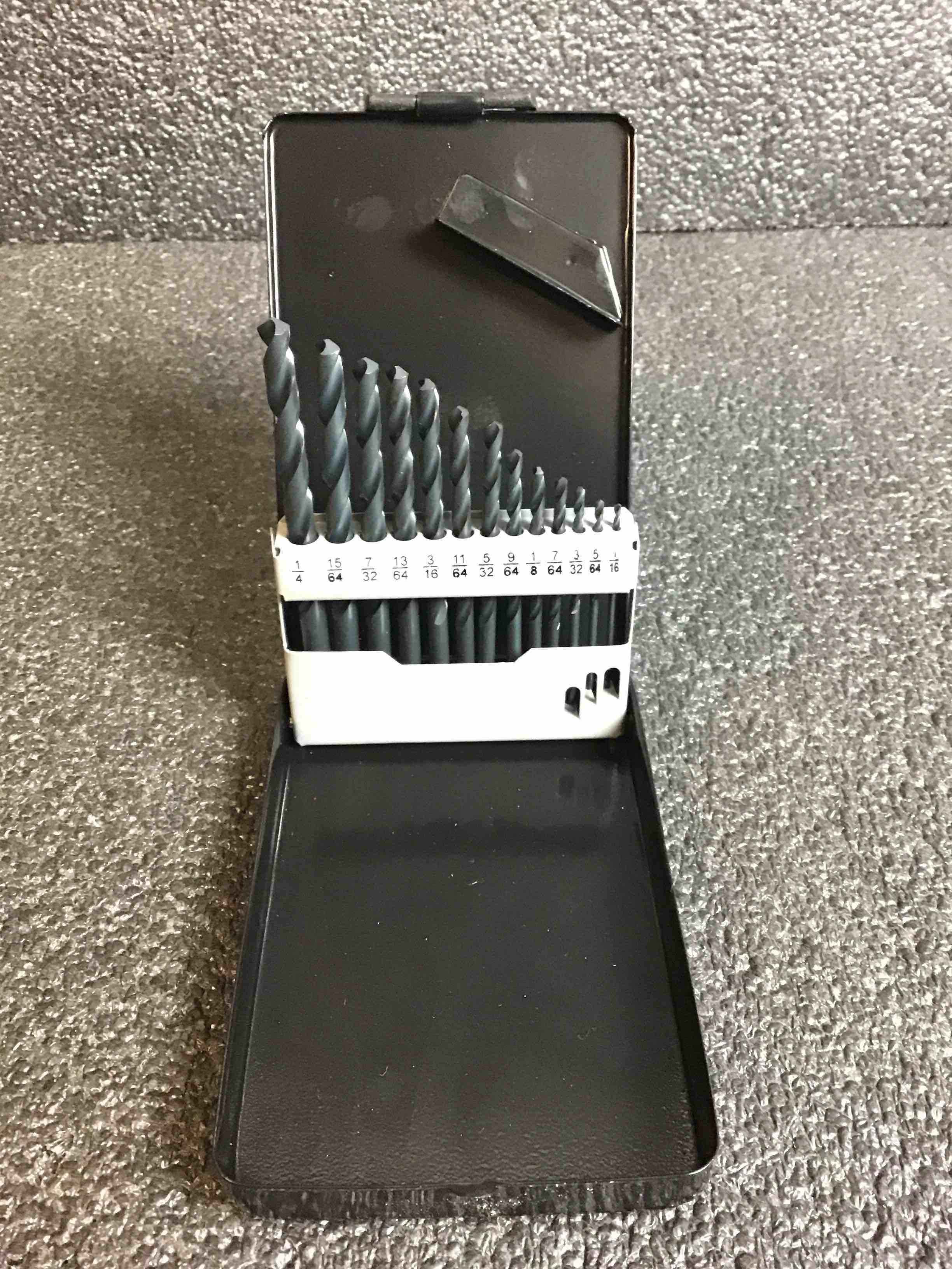 https://s3.amazonaws.com/lotting-images-prod/bidfta/p_1586533688985.jpeg