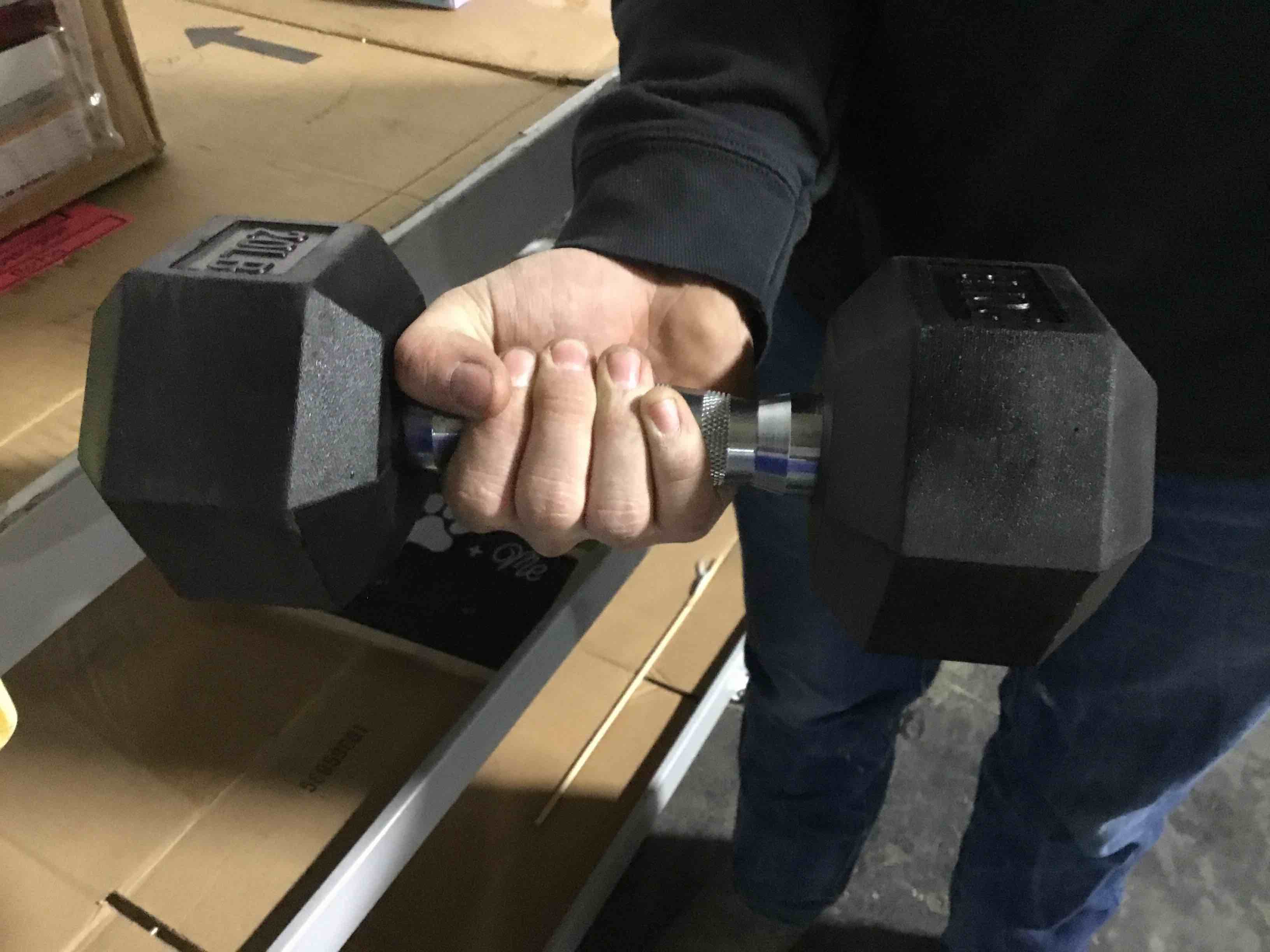 https://s3.amazonaws.com/lotting-images-prod/bidfta/yel4822937_1703198983631.jpeg