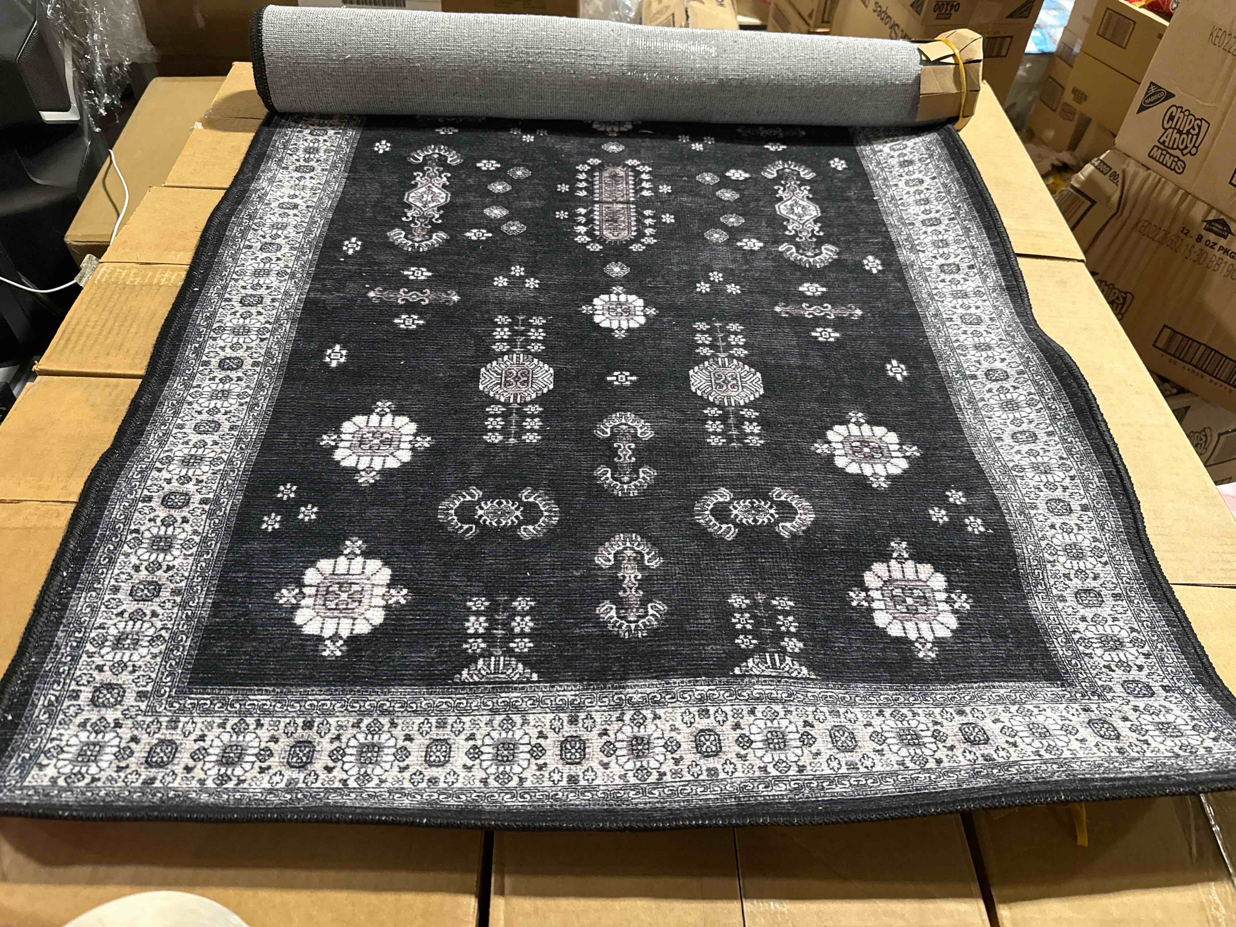 Condition photo showing Brand New for cecilia collection black beige, 2 foot 7 x 7‘3”