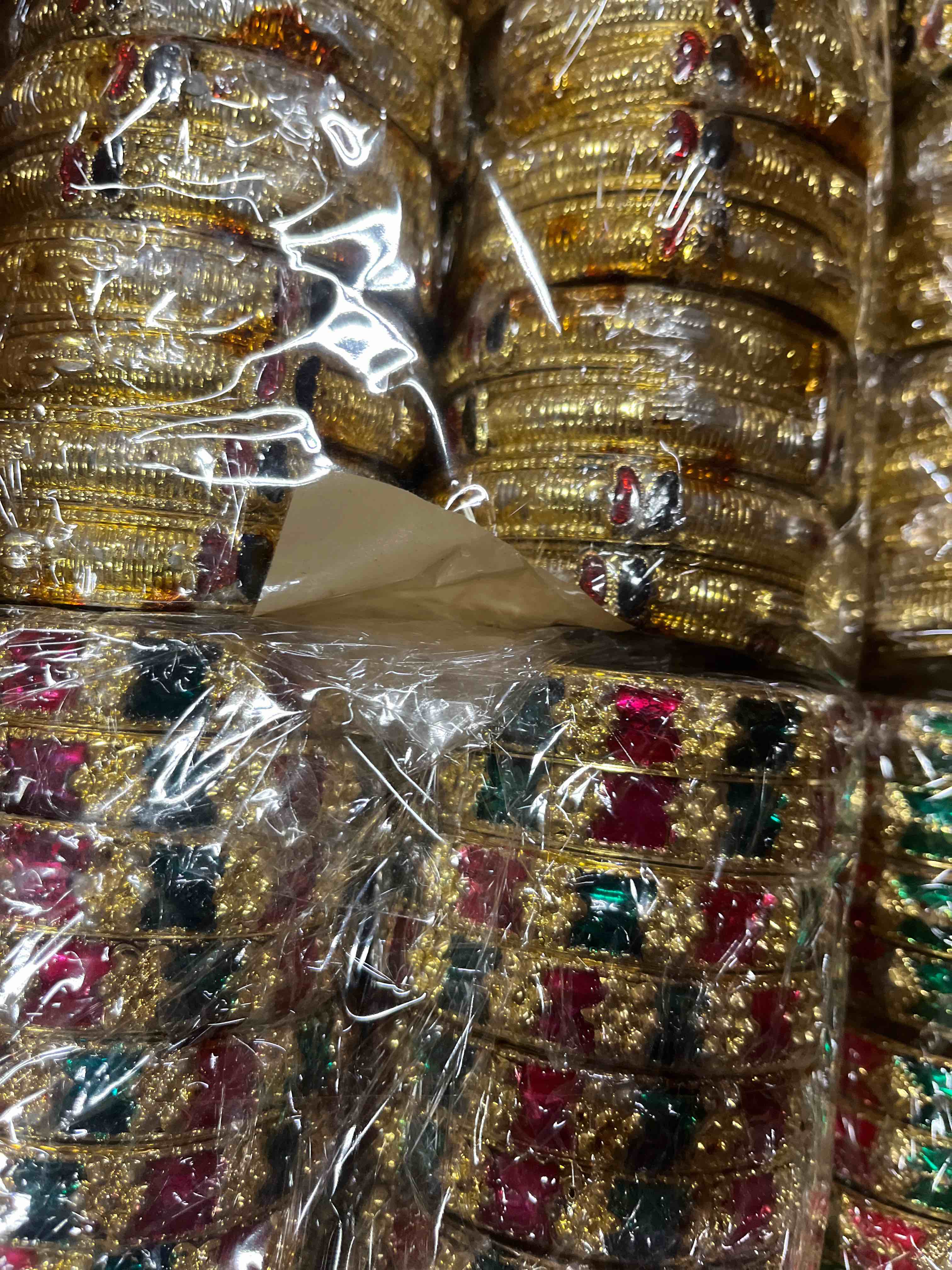 https://s3.amazonaws.com/lotting-images-prod/brazalete_1754321674697.jpeg