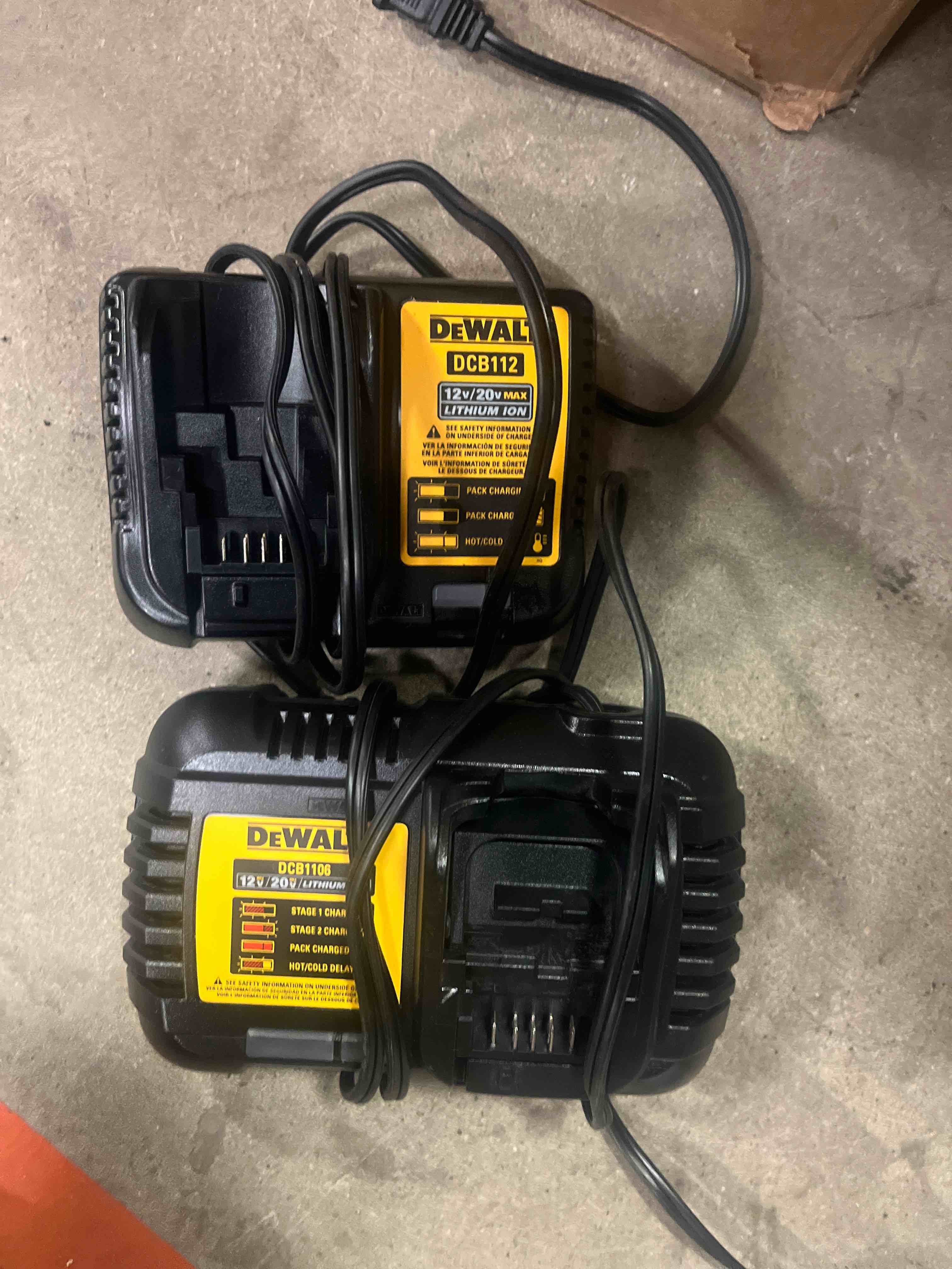 https://s3.amazonaws.com/lotting-images-prod/cargadoresDewalt_1750870950456.jpeg