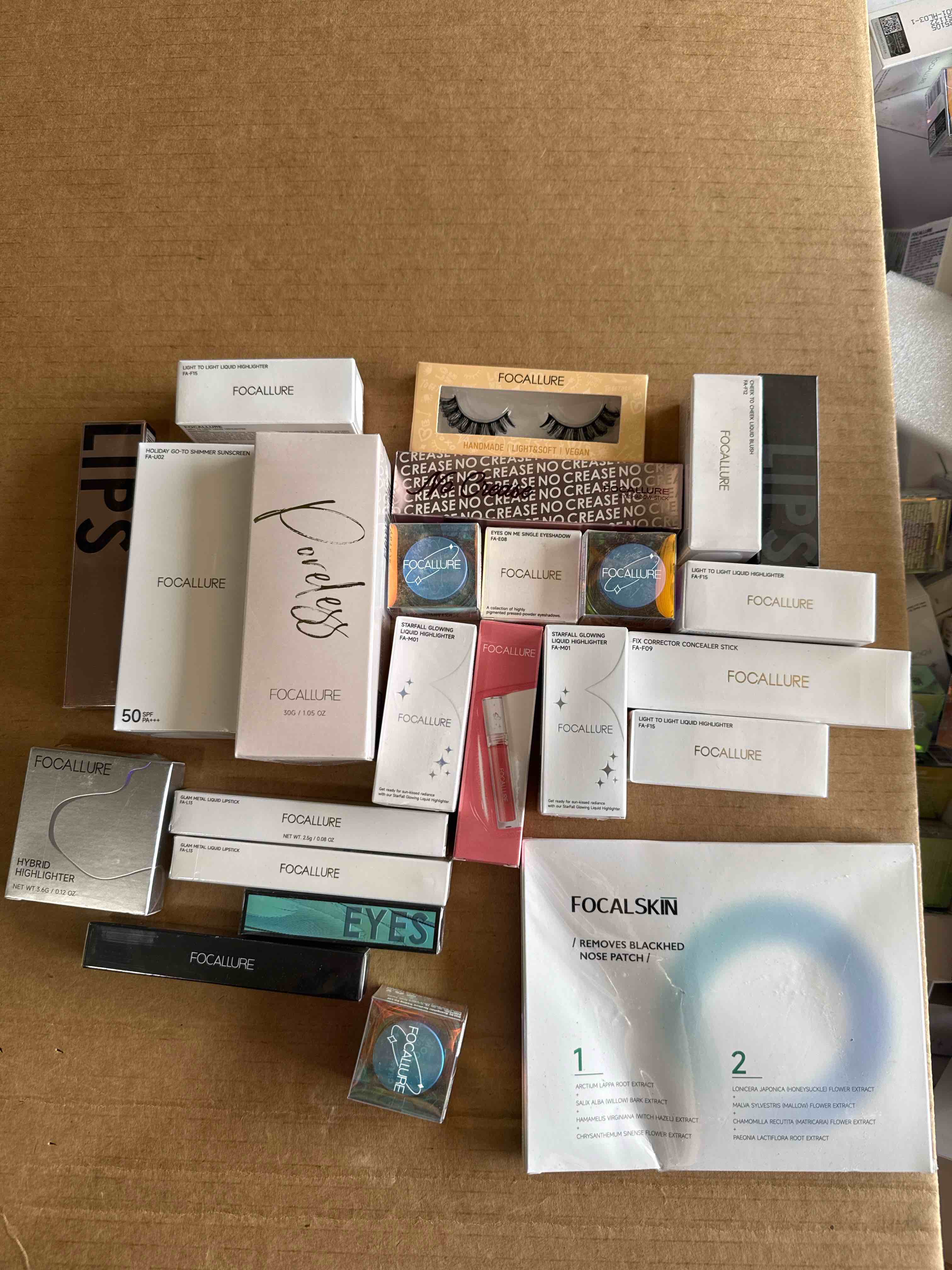 Condition photo showing Brand New for 20 pieces of assorted make up 