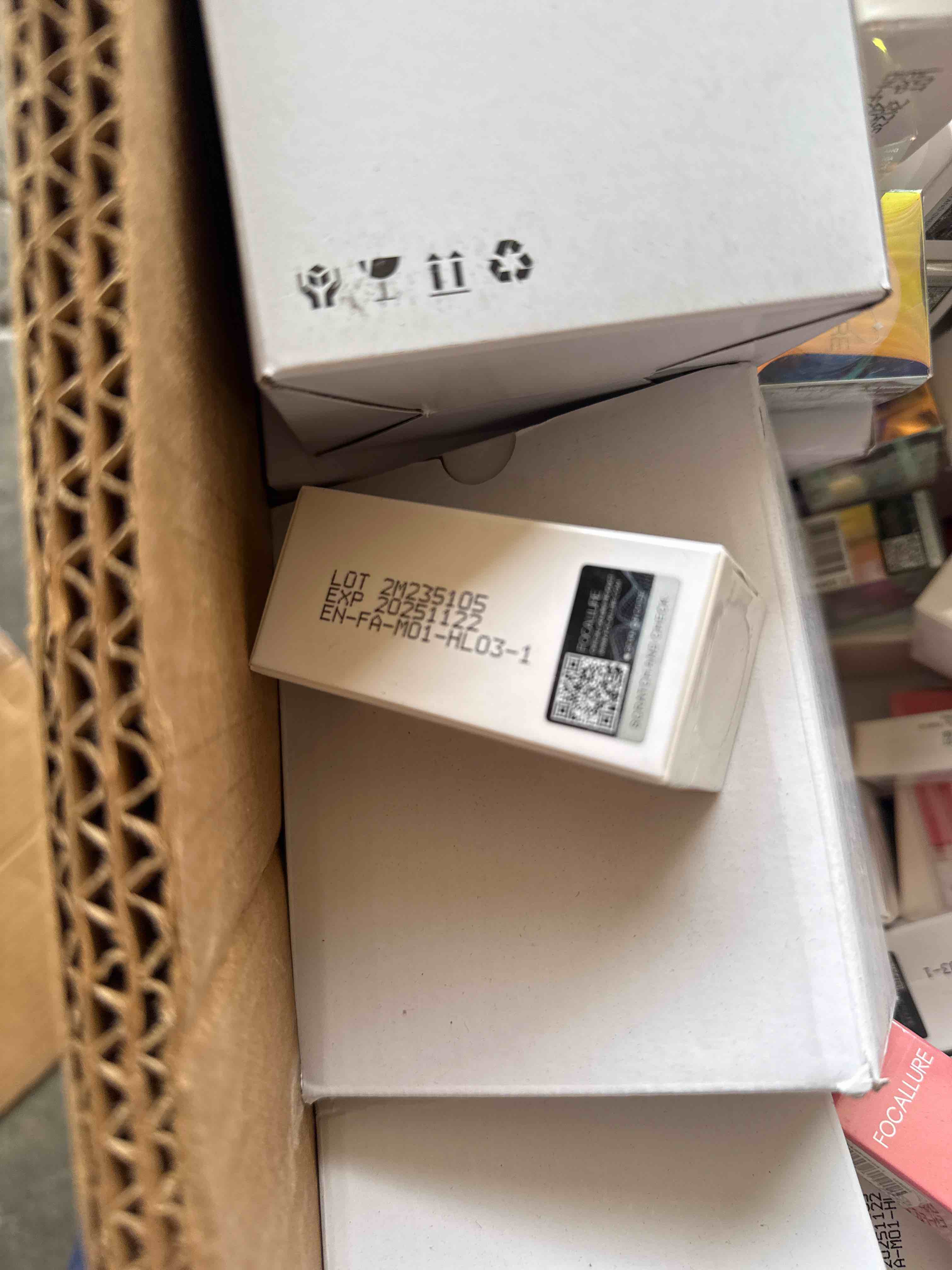 https://s3.amazonaws.com/lotting-images-prod/focallure_1783456901954.jpeg
