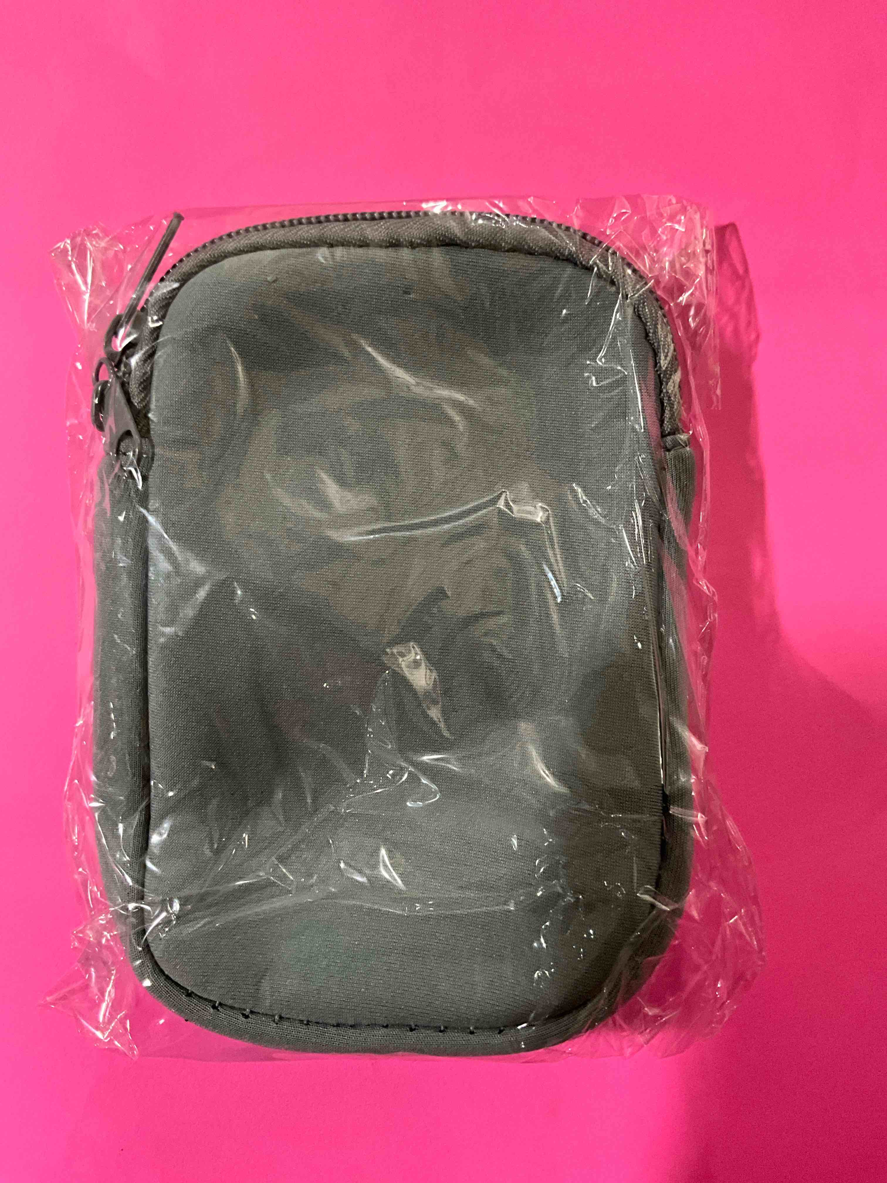 https://s3.amazonaws.com/lotting-images-prod/greycup_1756824836336.jpeg