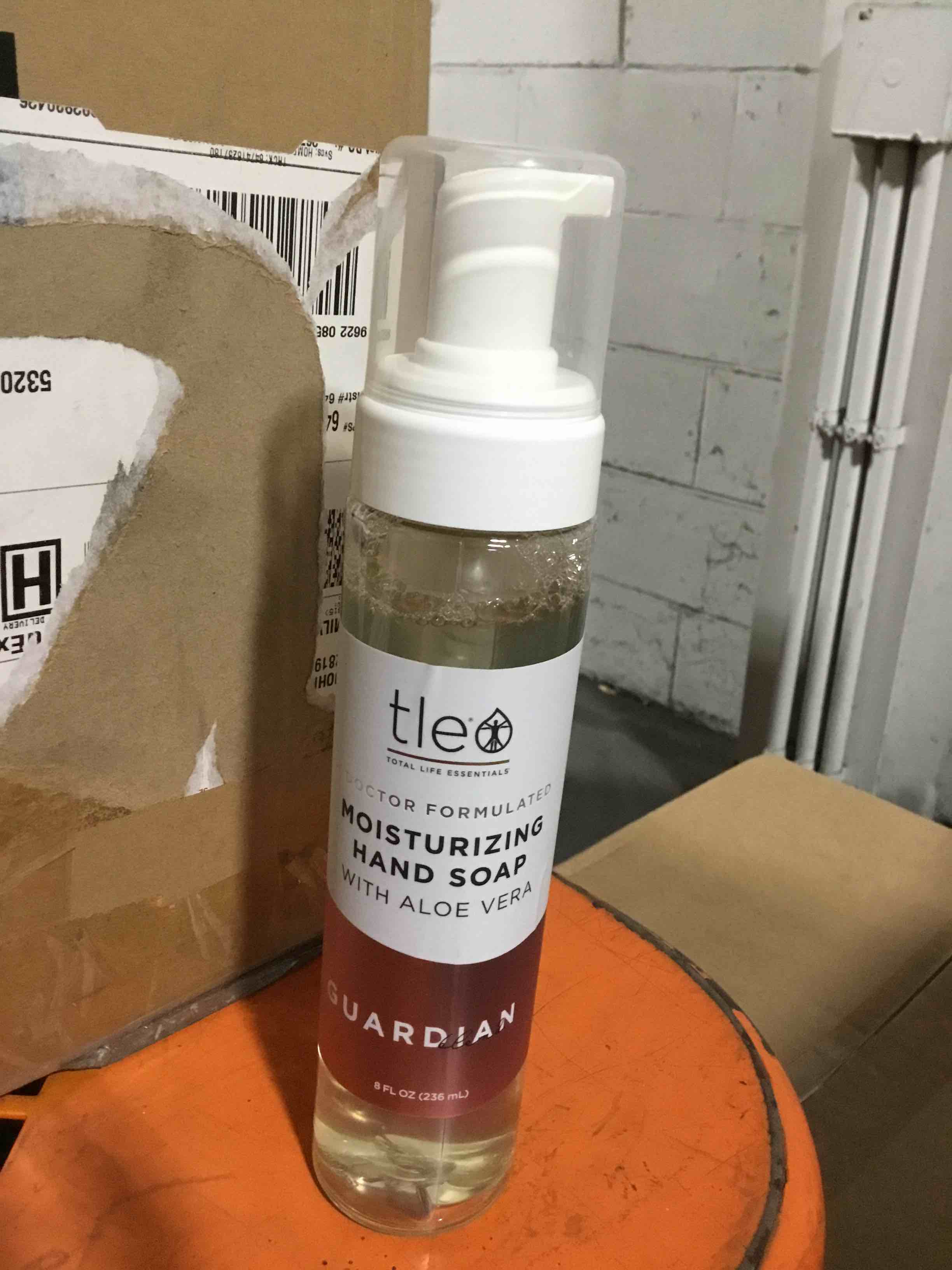 Total Life Essentials, Doctor Formulated Moisturizing Hand Soap with Aloe Vera, 8 oz. Bottle