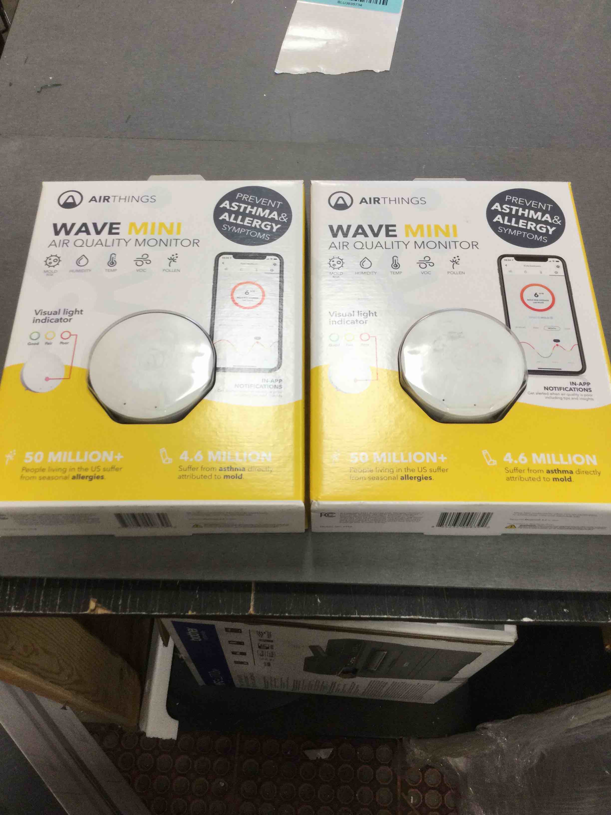 Airthings Wave Mini Battery Operated Smart Indoor Air Quality Monitor with Mold-Risk Indication