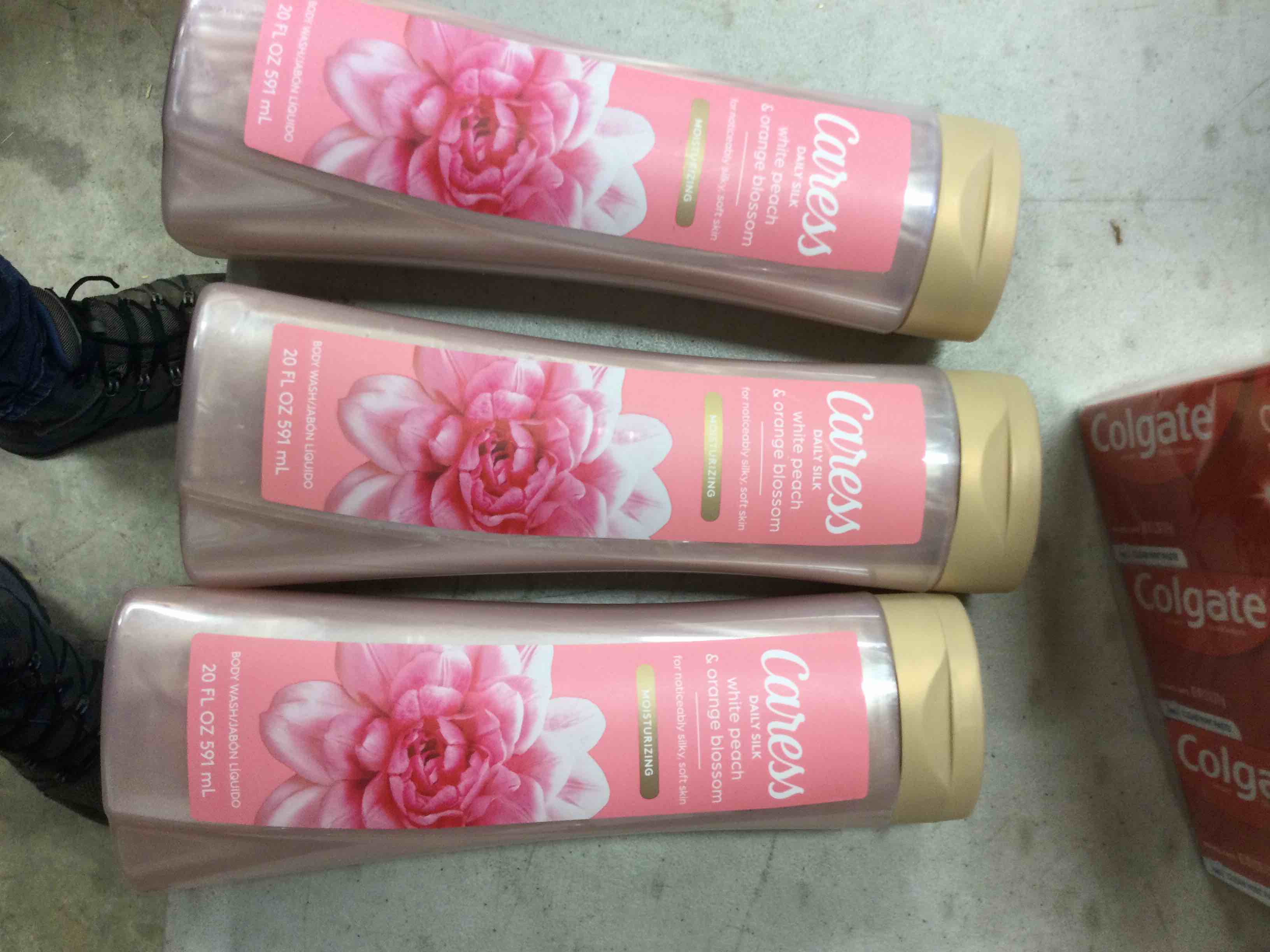 Caress Body Wash With Silk Extract For Noticeably Silky, Soft Skin Daily Silk Body Soap With White Peach & Orange Blossom 20 fl oz