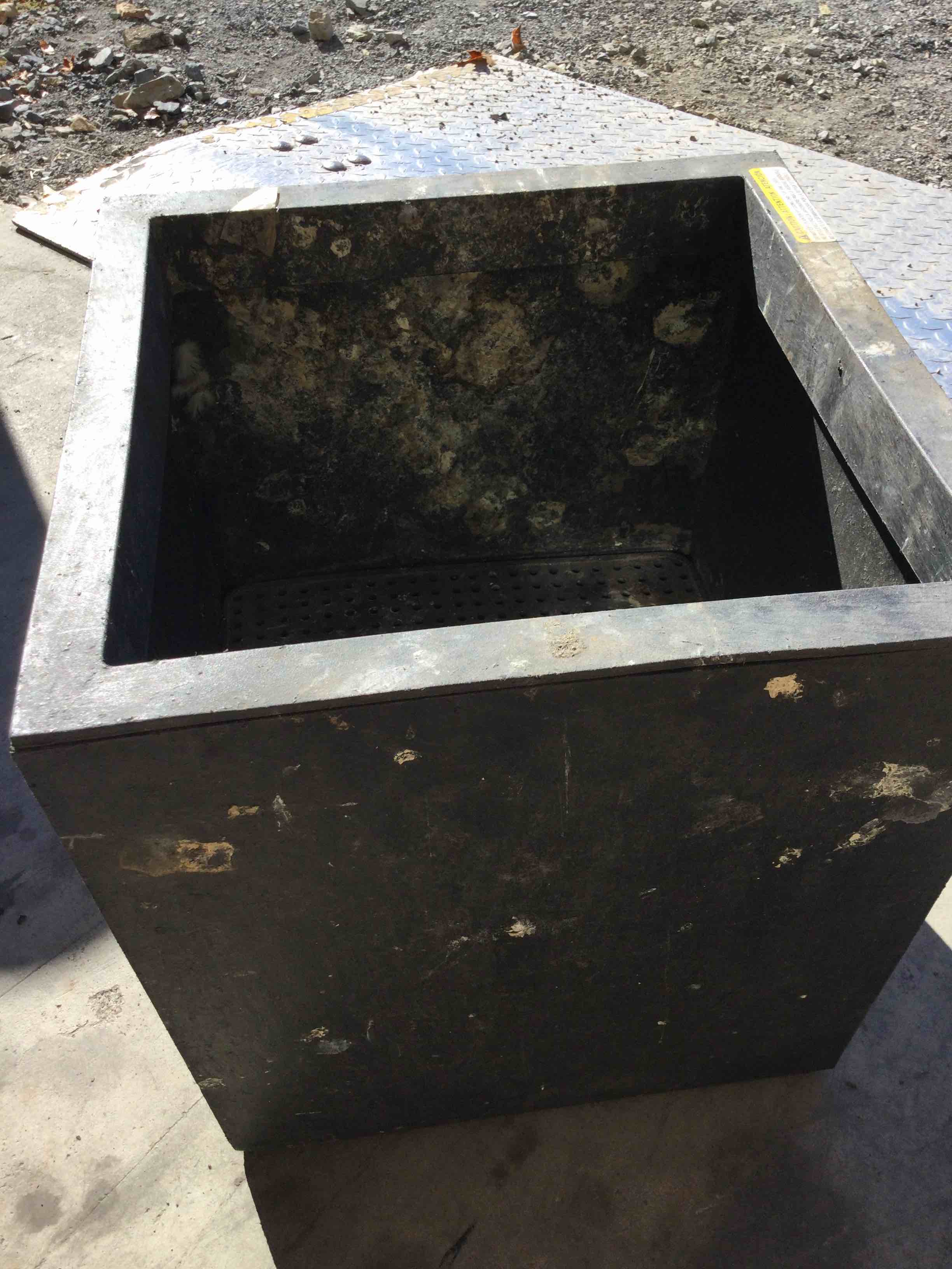 Vigoro Citadel Cube 14in x 14in Slate Rubber Self-Watering Planter 