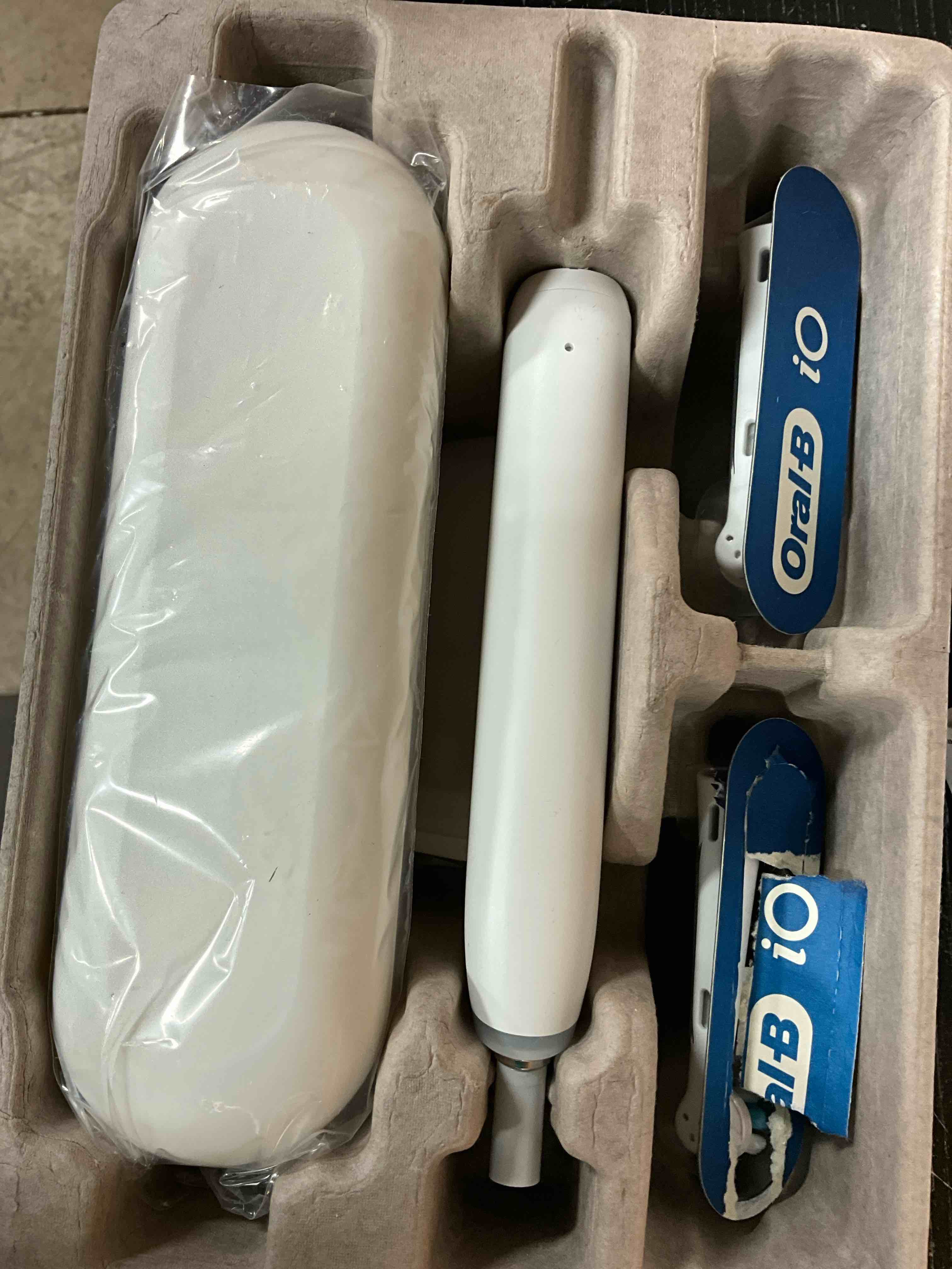 Condition photo showing New/Like New for Oral-B iO Deep Clean Rechargeable Electric Powered Toothbrush, White with iO Series 3 Limited, 2 Brush Heads and Travel Case - Pressure Sensor to Protect Gums - 3 Cleaning Settings - 2 Minute Timer 1 Count (Pack of 1) White
