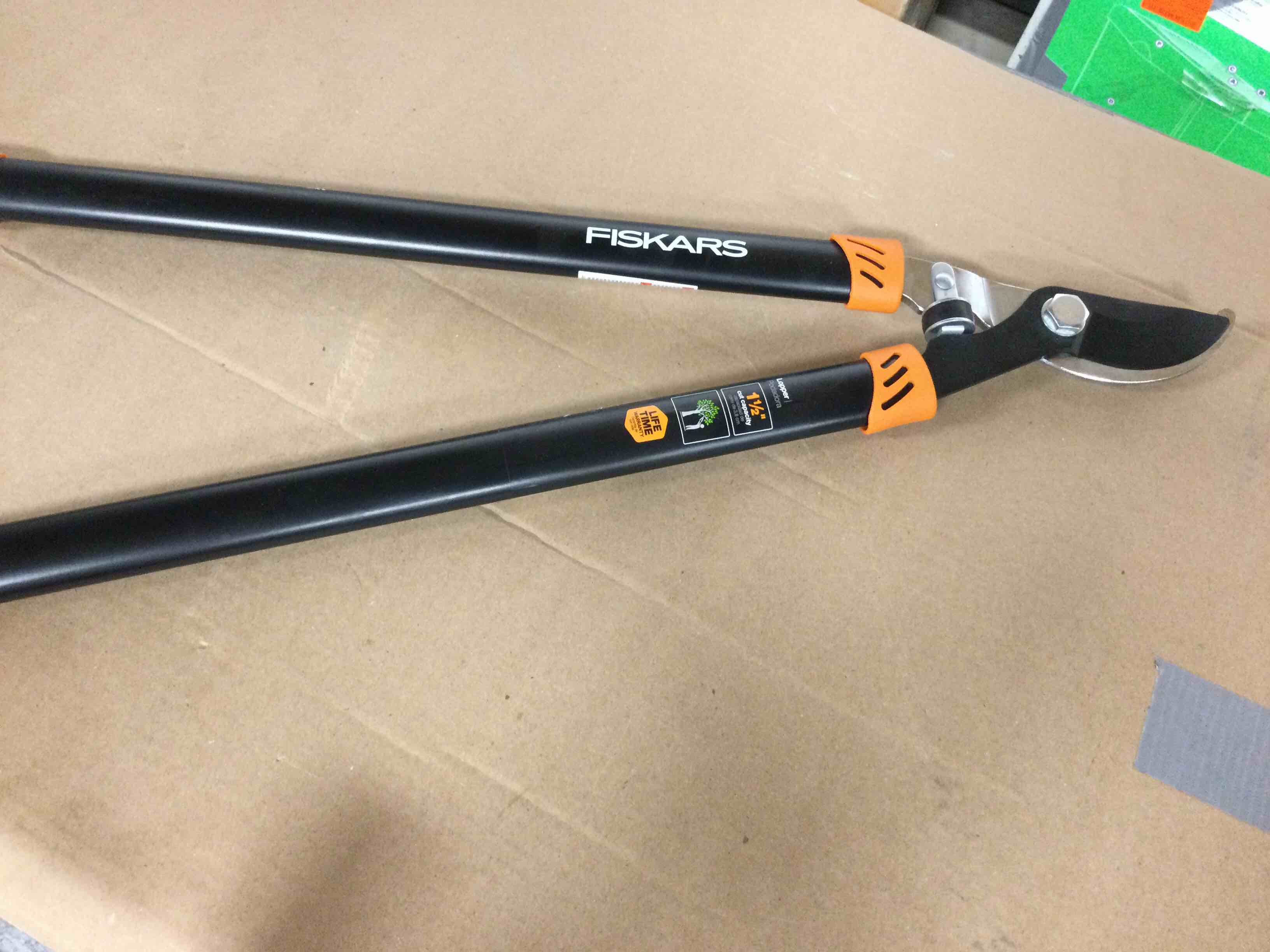 Condition photo showing New/Like New for fiskars bypass lopper with non slip grip aluminum handle (28 inch)