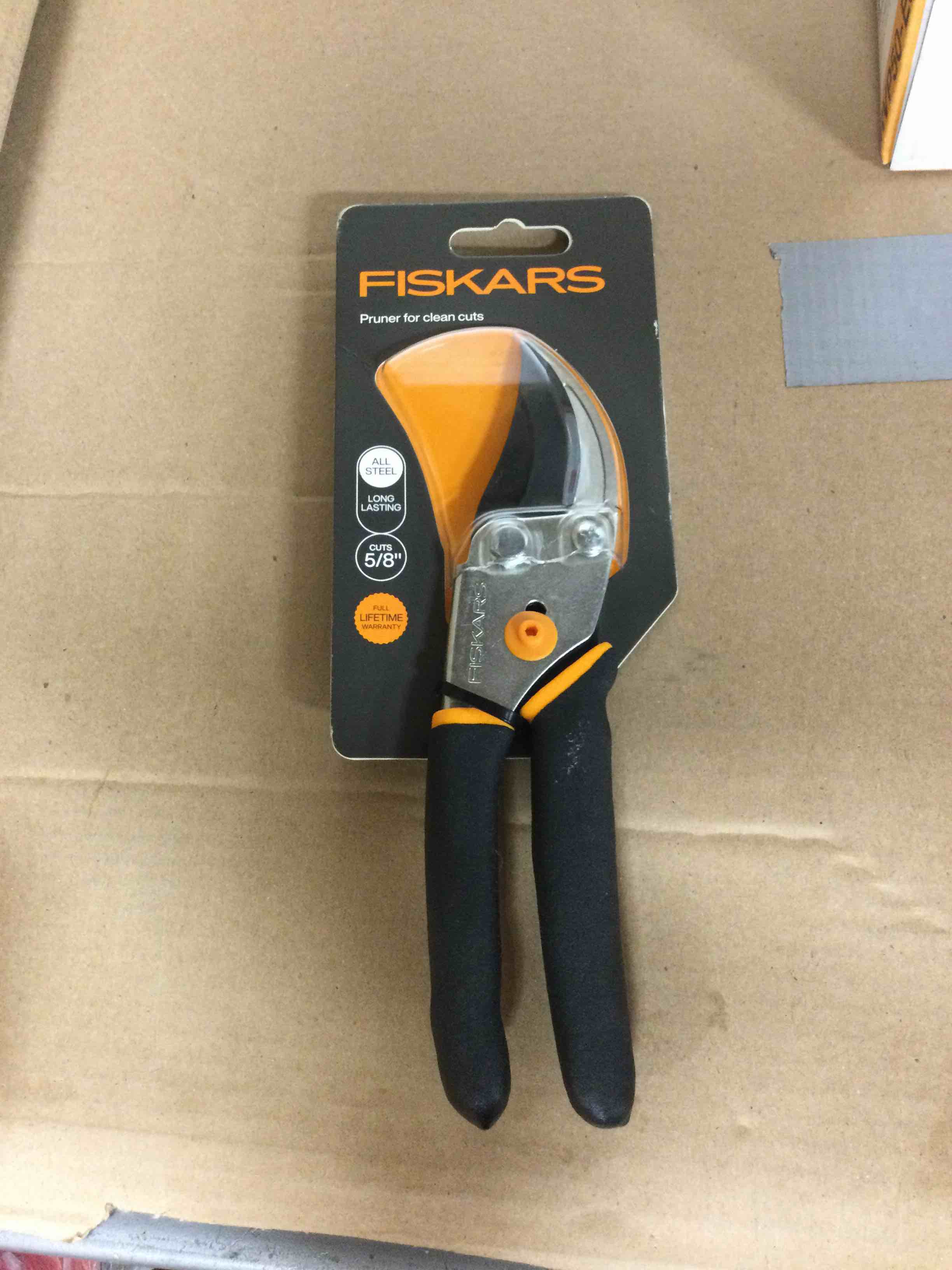 Condition photo showing New/Like New for 5/8 in. cut capacity 9 in. classic bypass pruning shears