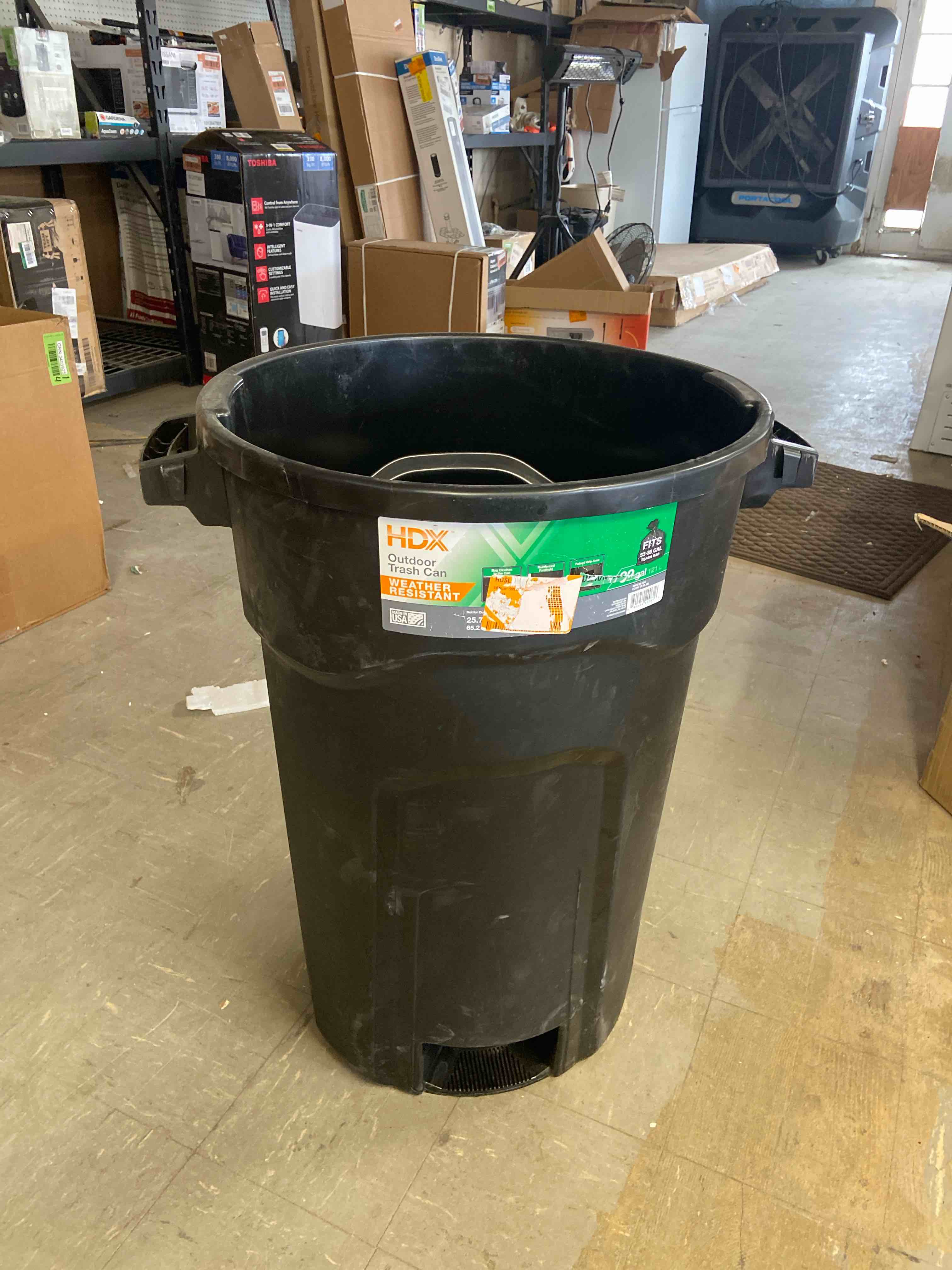 32 Gal. Black Outdoor Vented Trash Can with Domed Lid** missing lid***