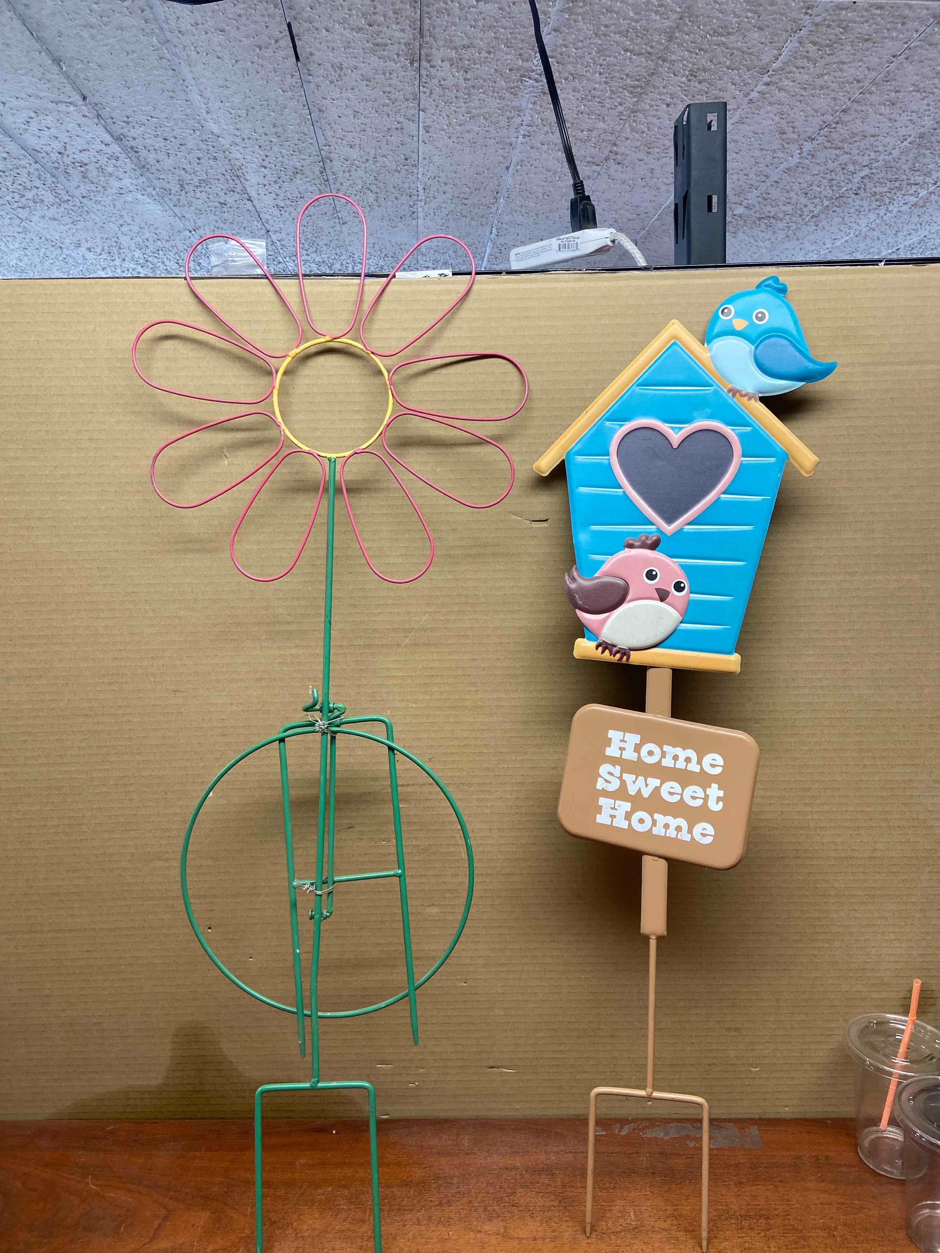 Metal yard decor 2 pack