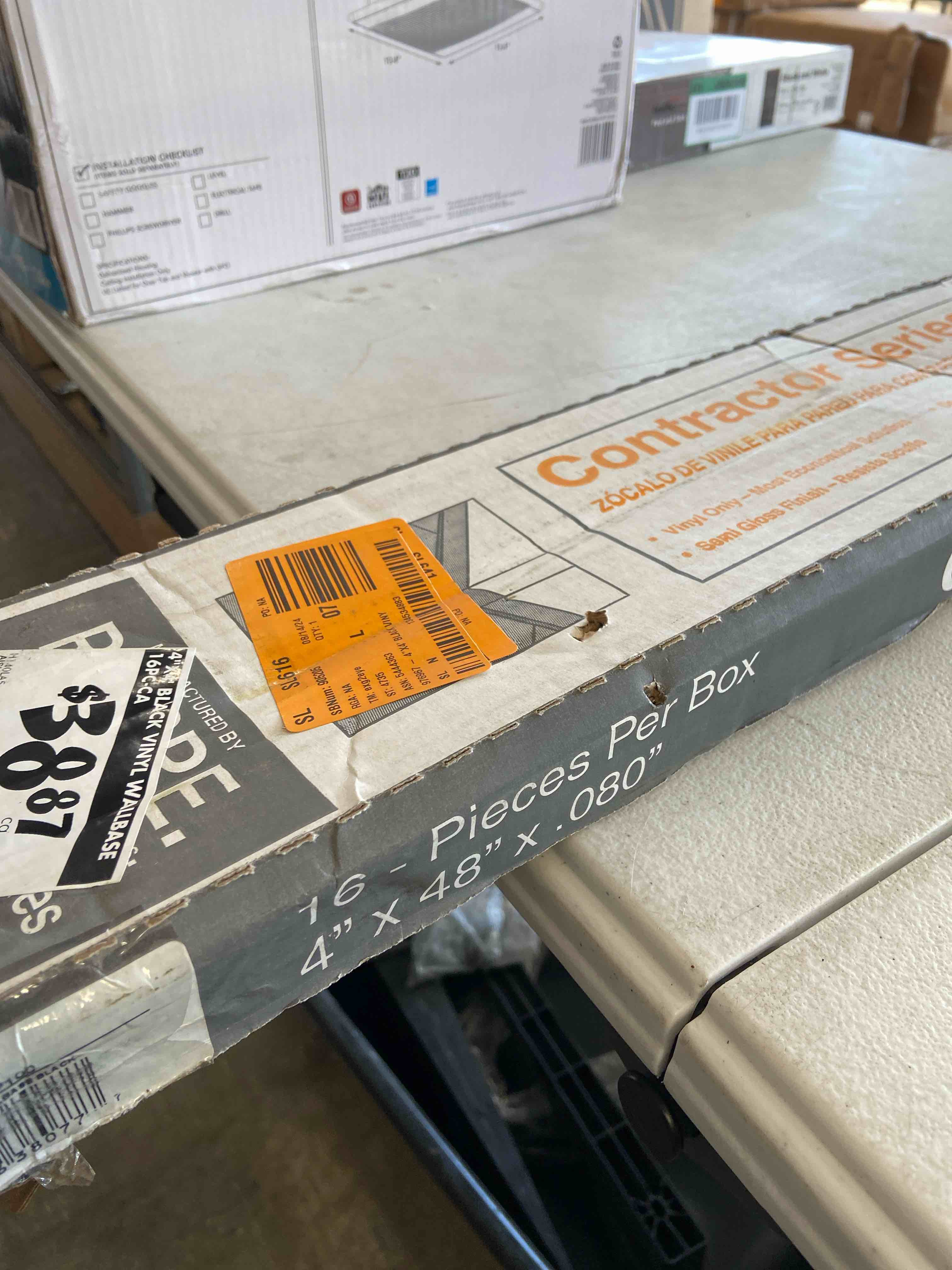 Roppe H140LA5P100 Black 4 in. x 48 in. x .080 in. ** missing 4 pieces ***Wall Base Case of 16 NEW