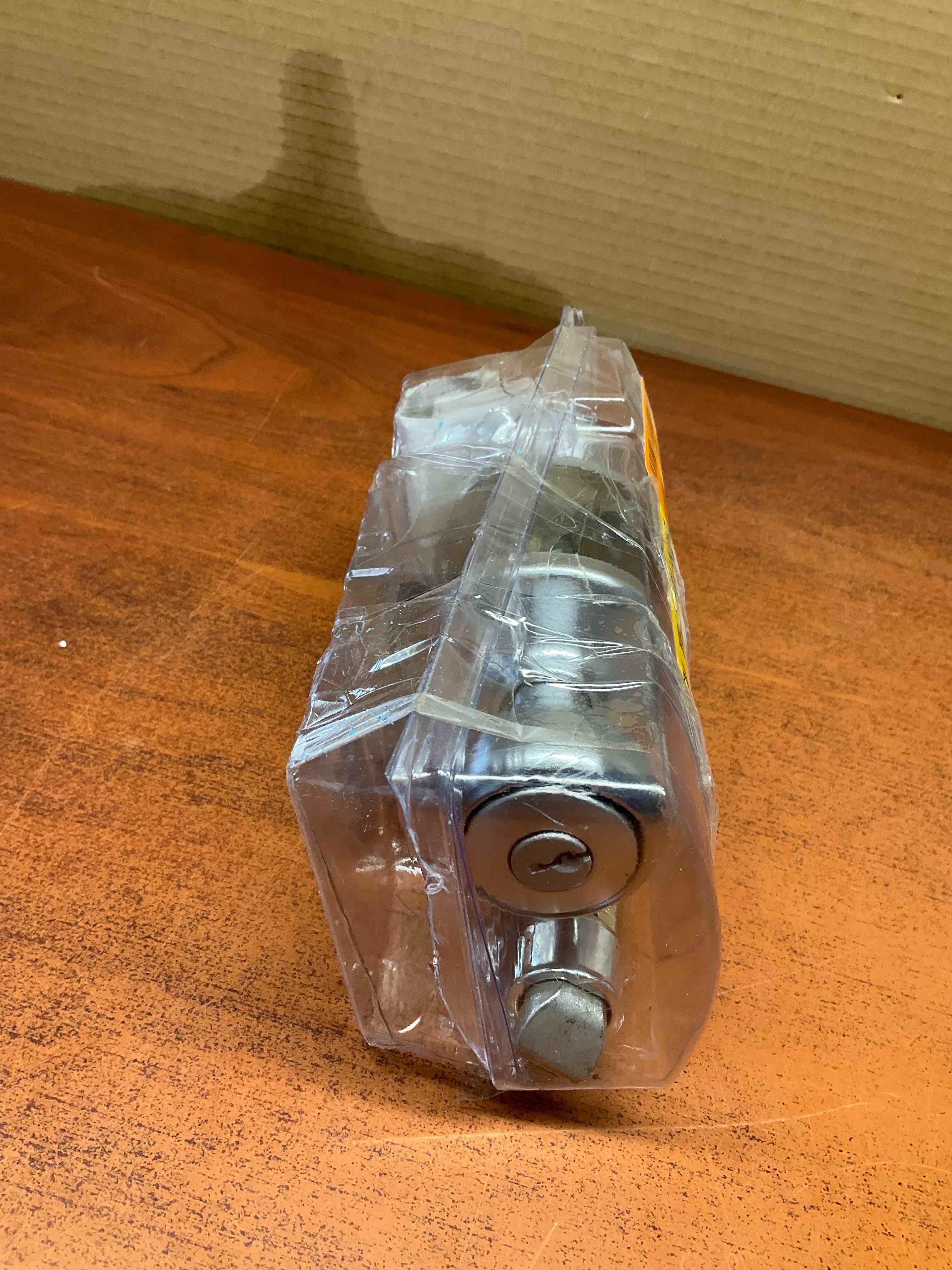 Kwikset Tylo Keyed Entry Door Knob in SC** not in original packaging, but looks to be all there **