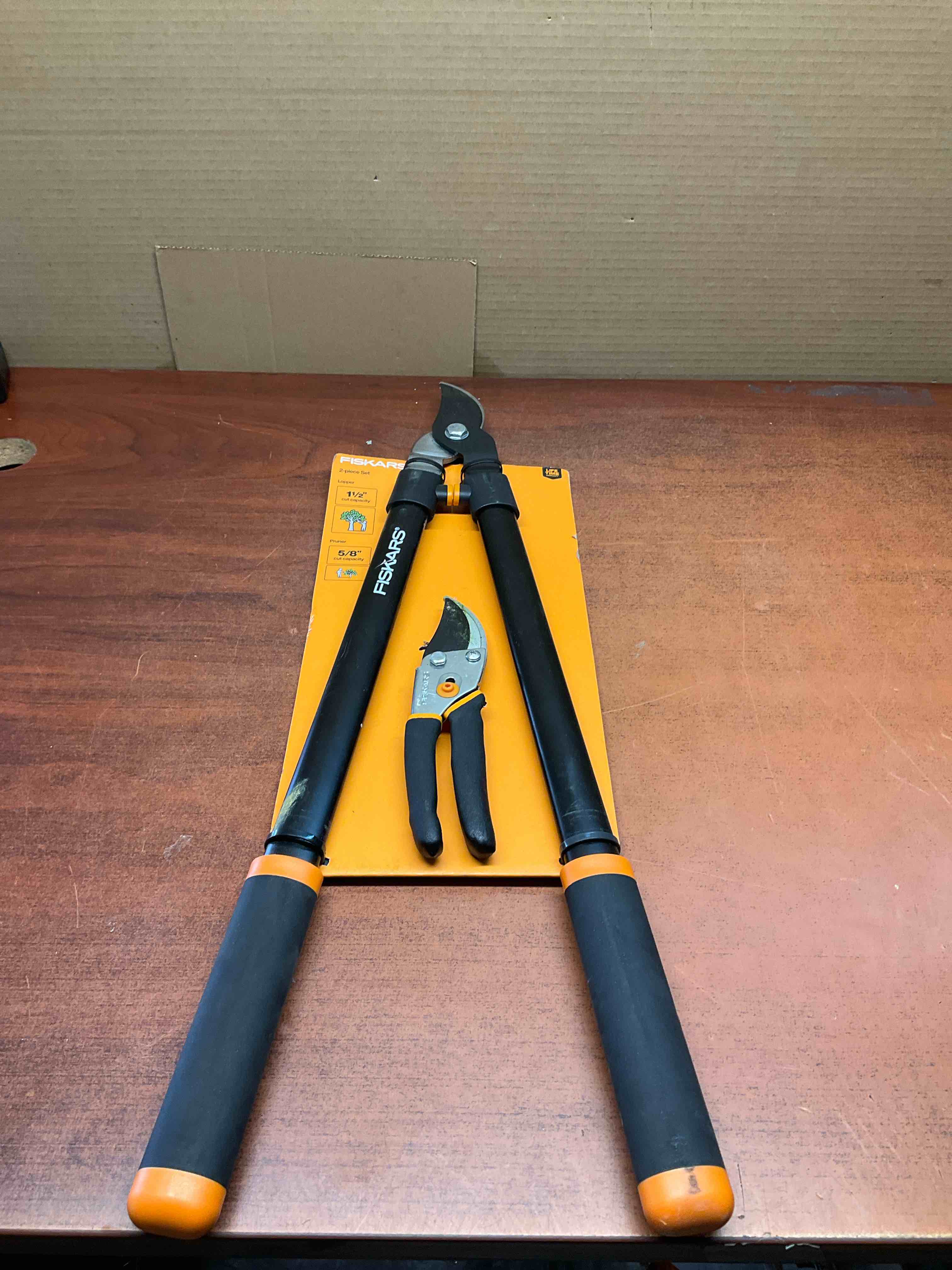 Friskars two piece set lopper 1 1/2” cut capacity pruner 5/8 inch cut capacity