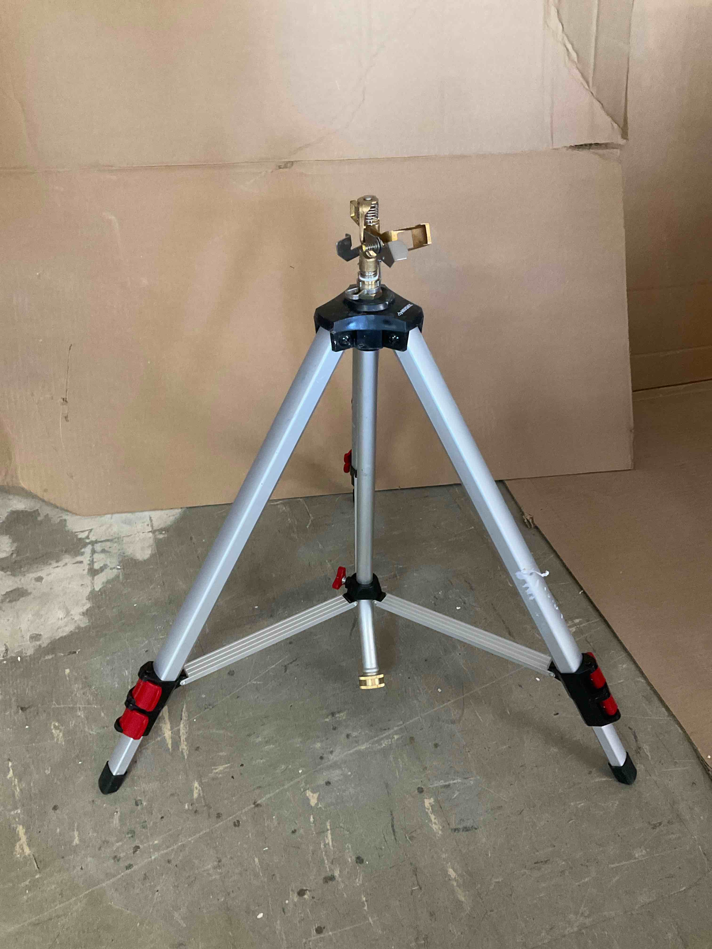 Metal Pulsating Sprinkler with Tripod