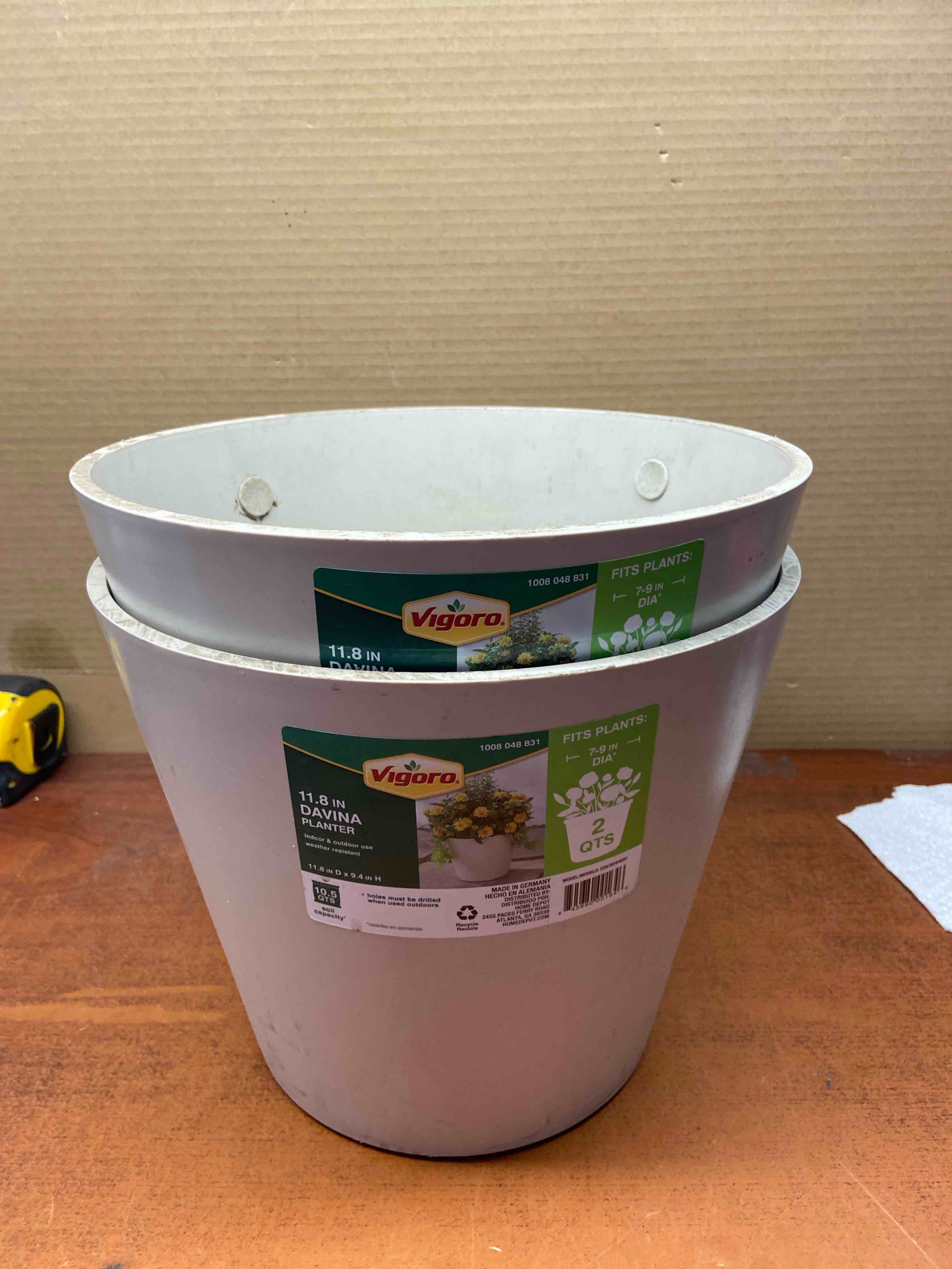 11” Divina planter for indoor/outdoor