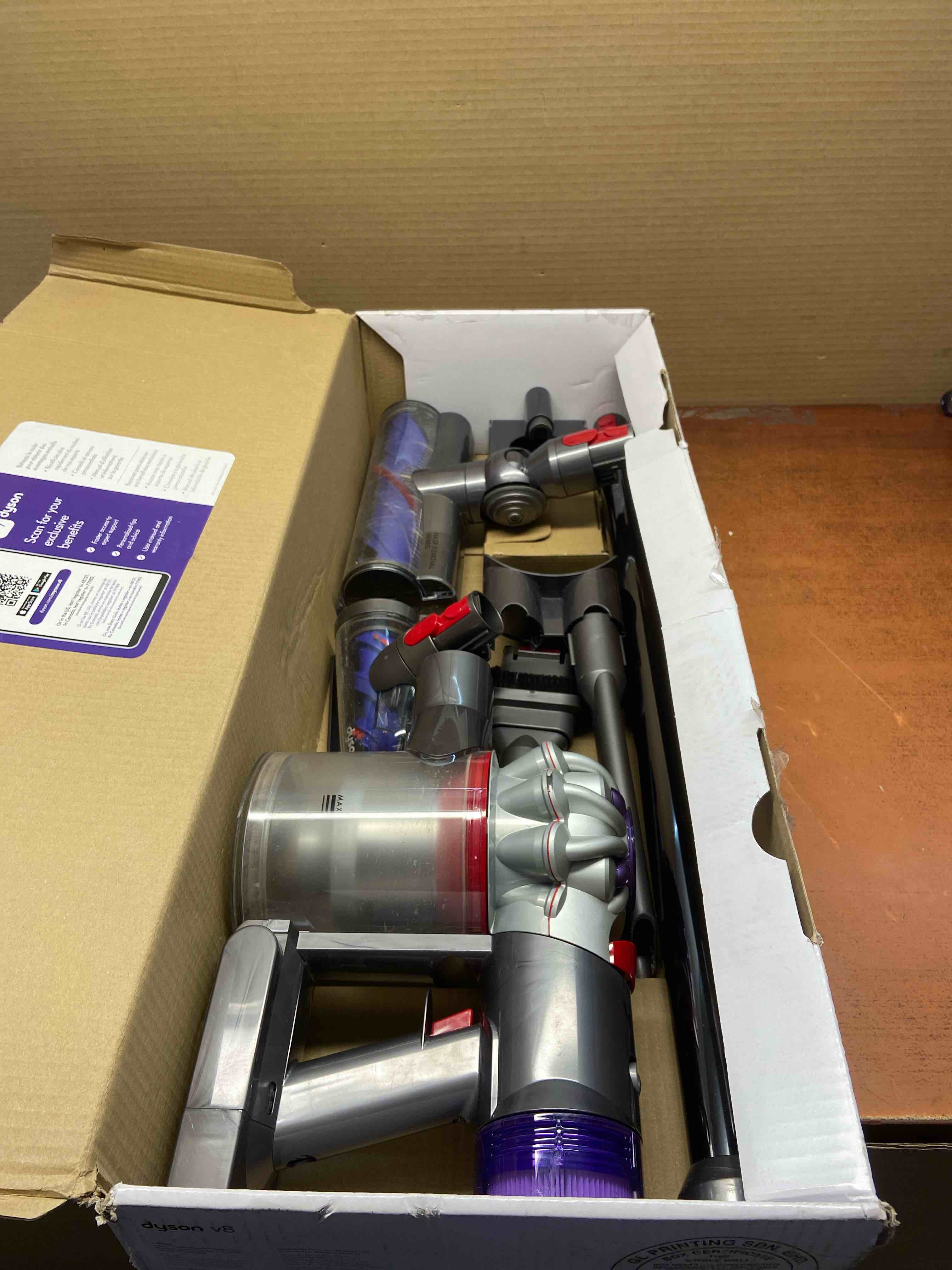 Dyson - V8 Cordless Vacuum with 6 accessories - Silver/Nickel