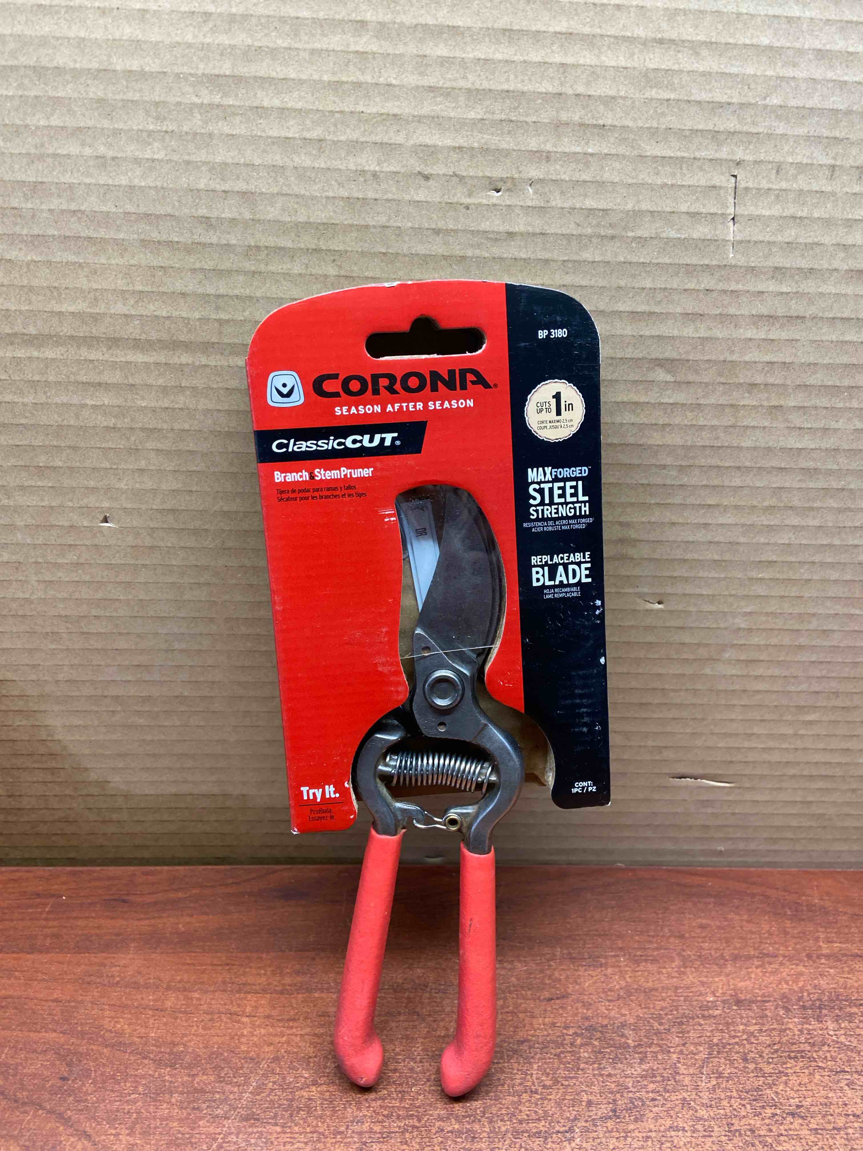 Corona BP3180D 1  Classic Cut Bypass Pruner