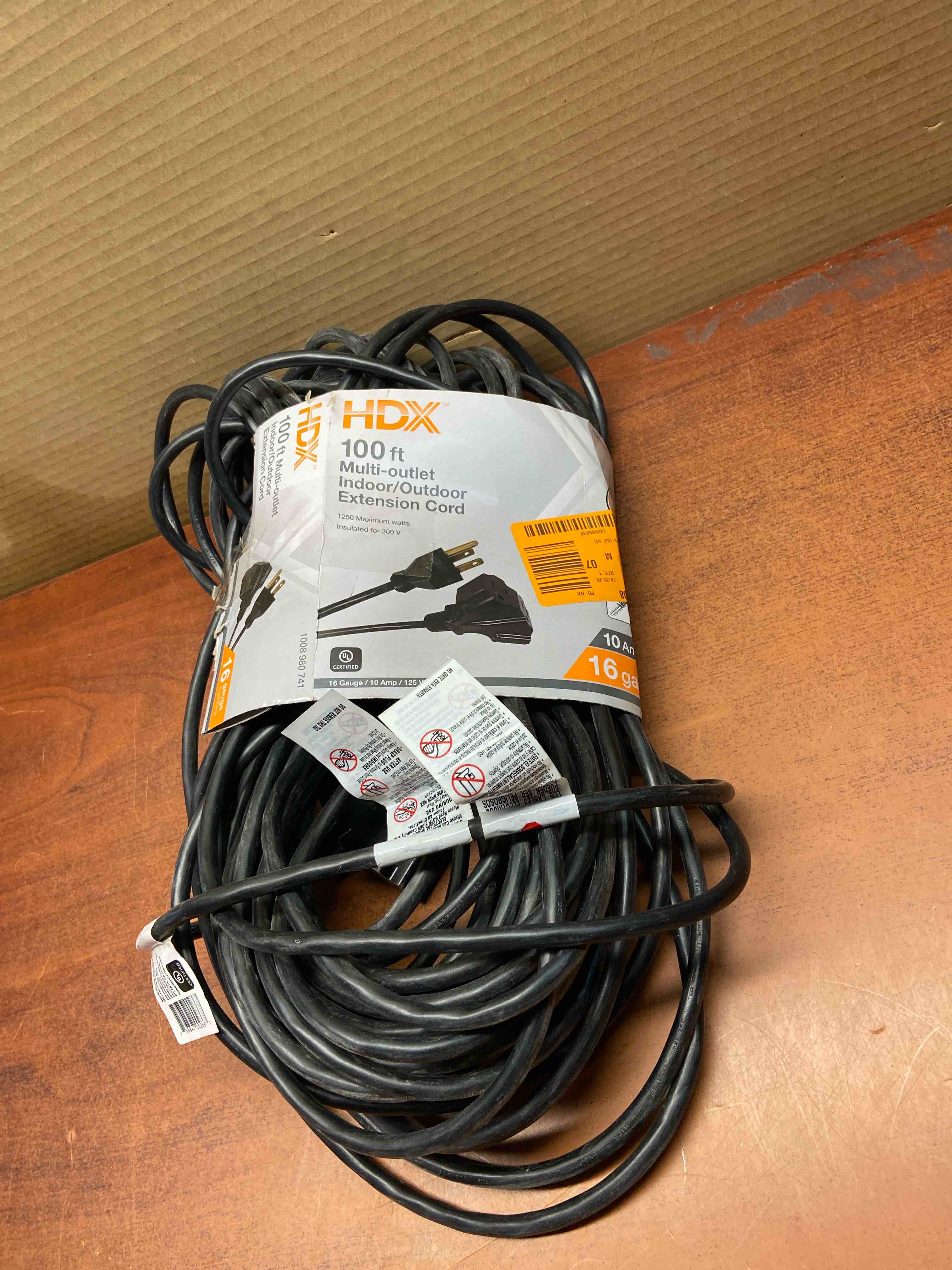 NOB  HDX 100 Ft. 16/3 Light Duty Indoor/Outdoor Extension Cord with Multiple Outlet Triple Tap End  Black