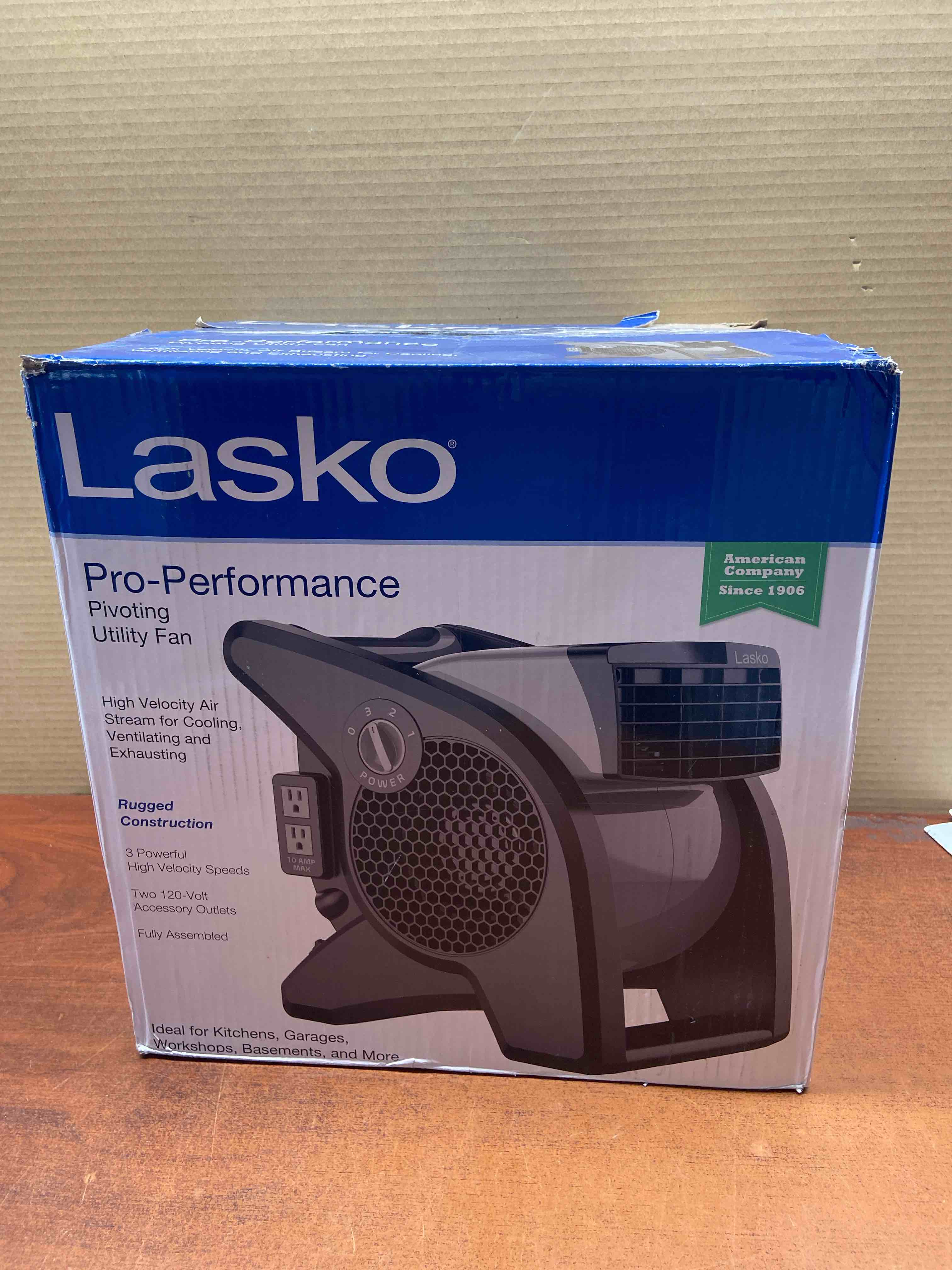 Lasko U15610 Pro-Performance Pivoting Utility Fan