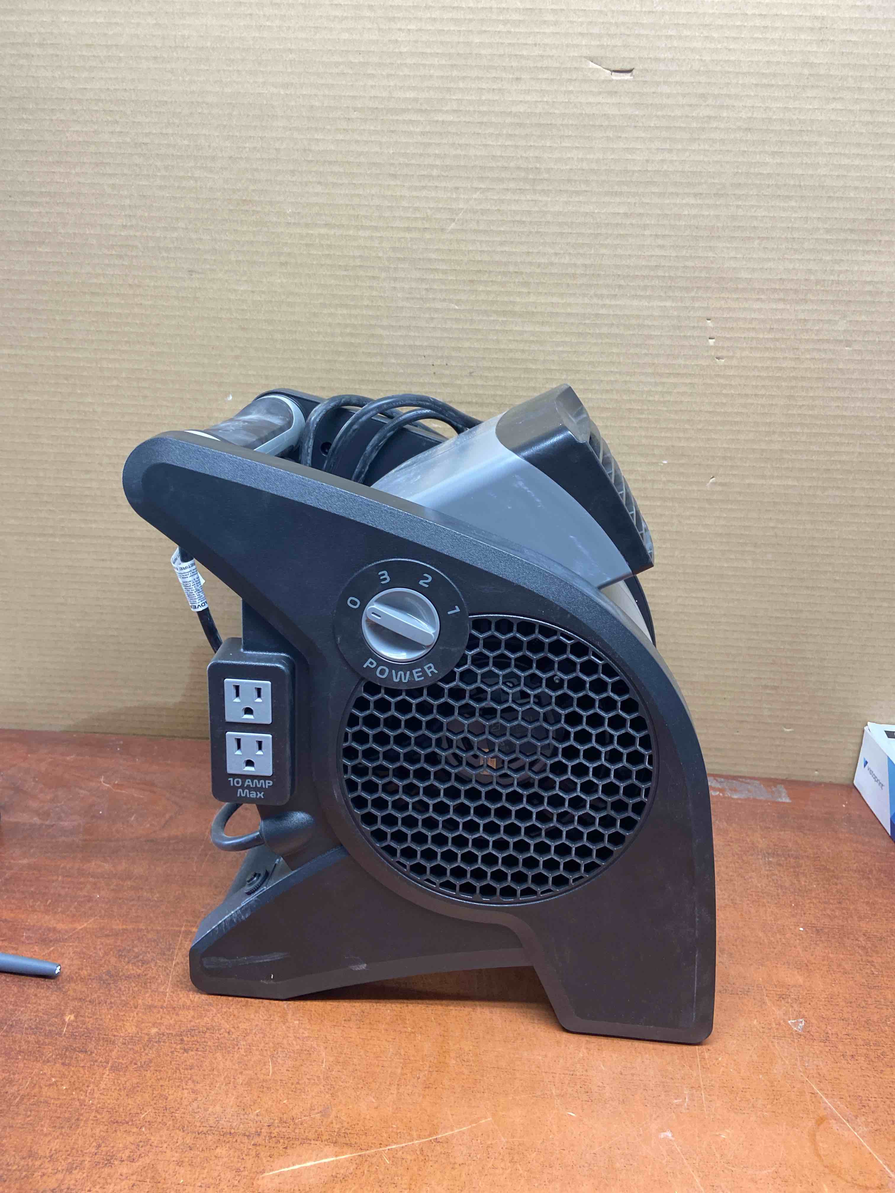 Lasko U15610 Pro-Performance Pivoting Utility Fan