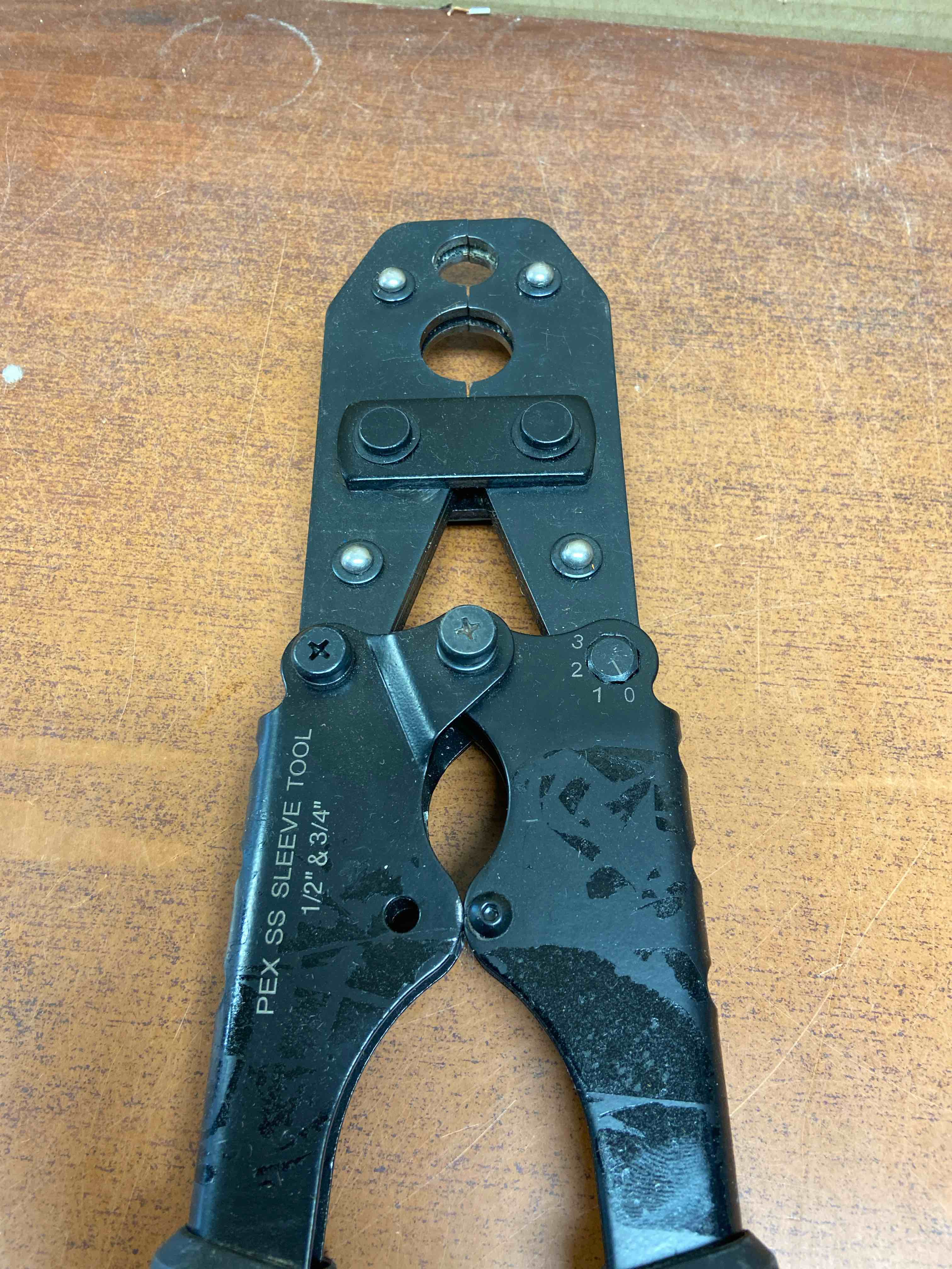 Condition photo showing Good Condition for PEX stainless steel sleeve tool 3/4 and 1/2”