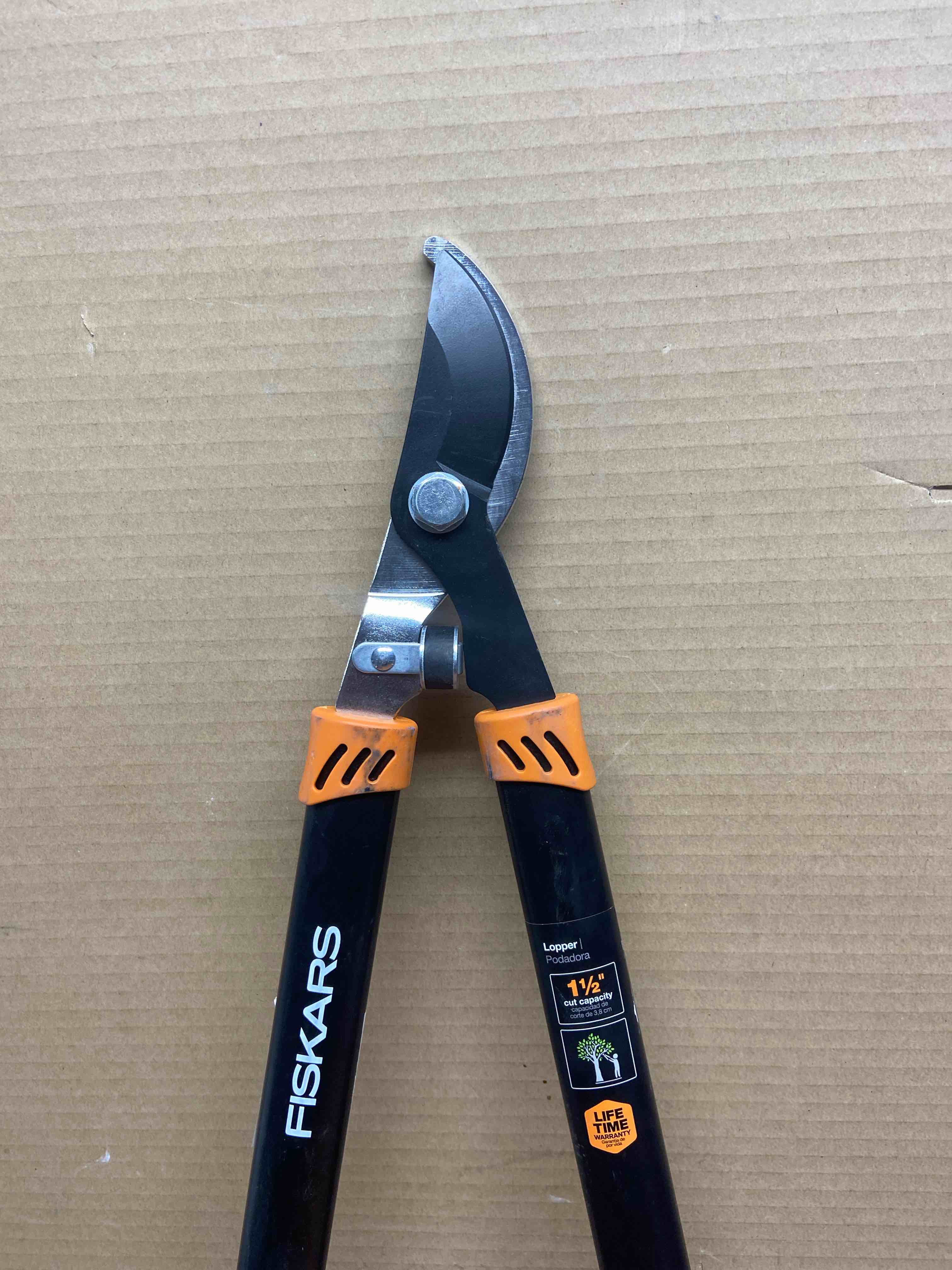 Condition photo showing New/Like New for Fiskars Bypass Lopper With Non Slip Grip Aluminum Handle (28 Inch)