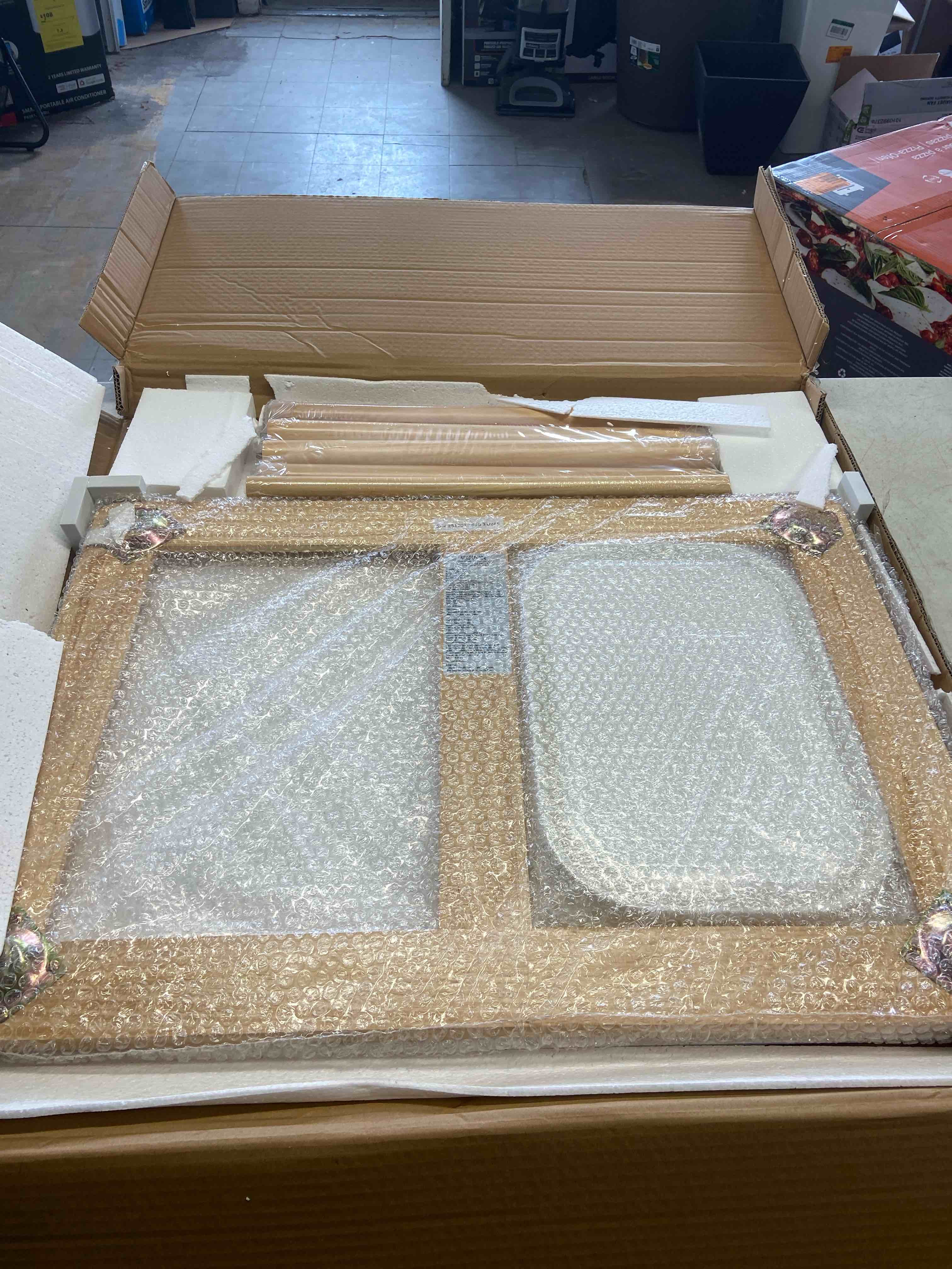 Condition photo showing New/Like New for Vevor sensory table 