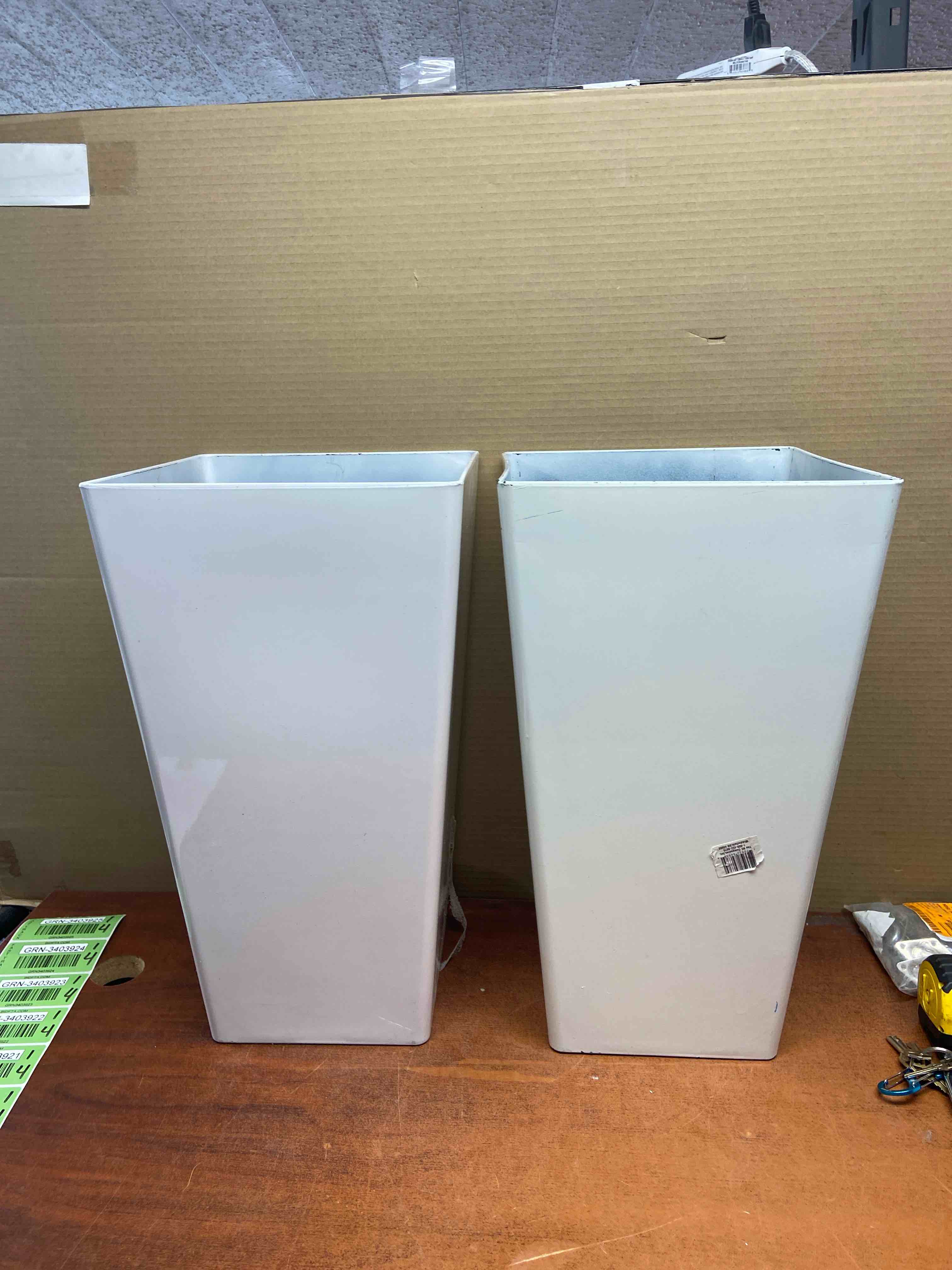 Condition photo showing Good Condition for harmony medium bright white lightweight tapered plastic planter (11.5 in. l x 11.5 in. w x 20 in. h)