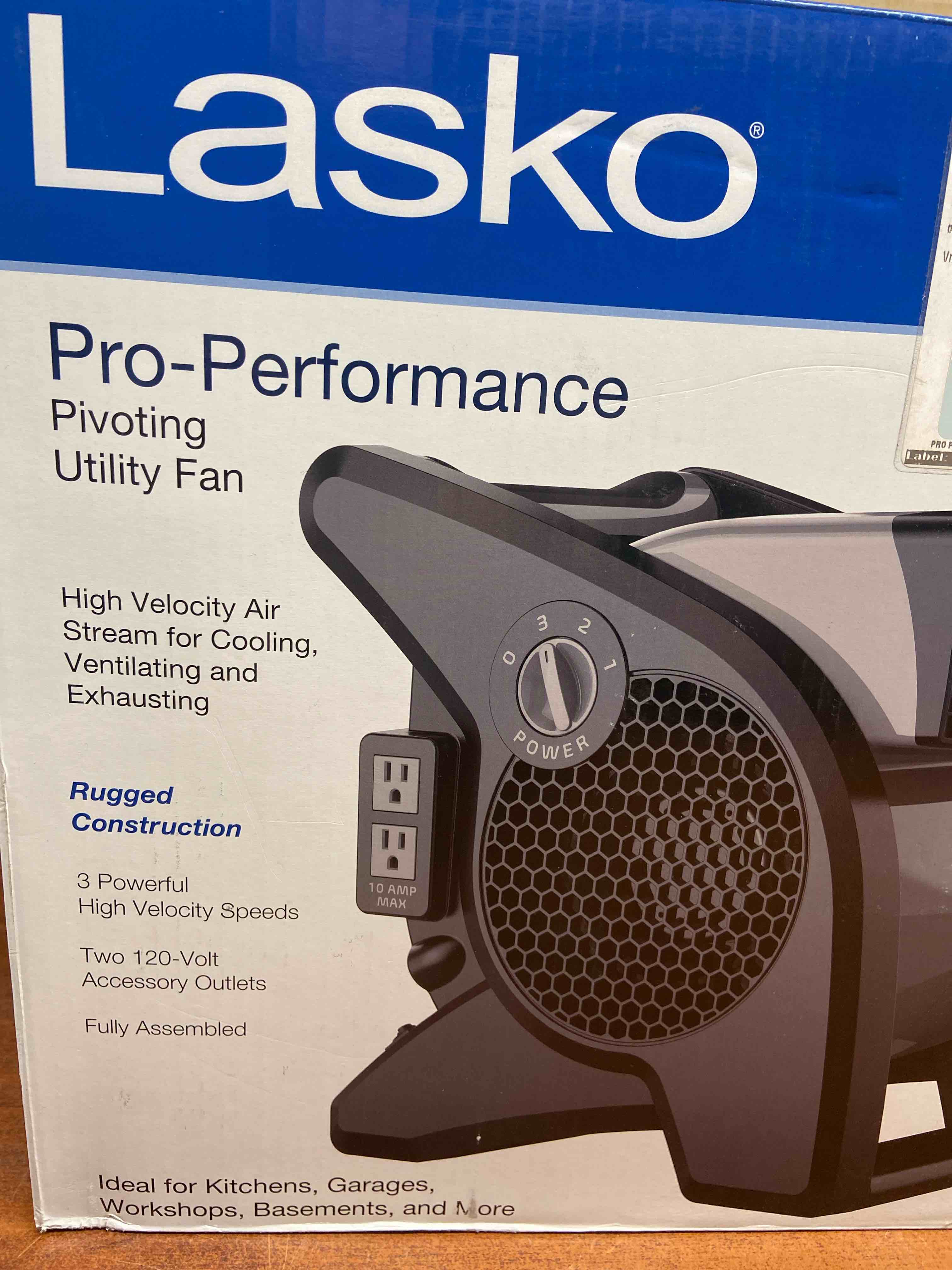 Condition photo showing New/Like New for lasko u15610 pro-performance pivoting utility blower fan