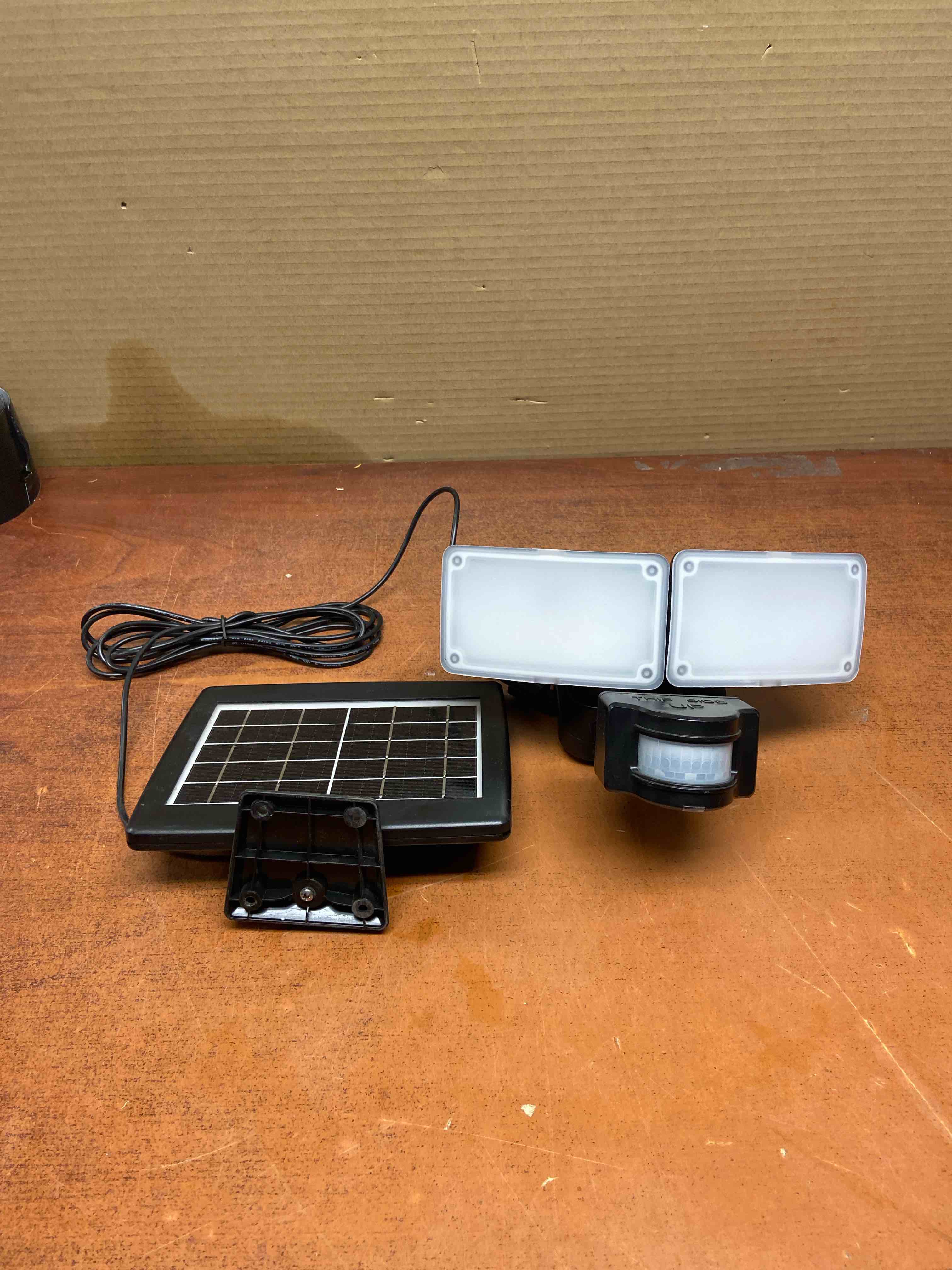 solar powered motion light*** working condition verified, but hard to trigger motion**