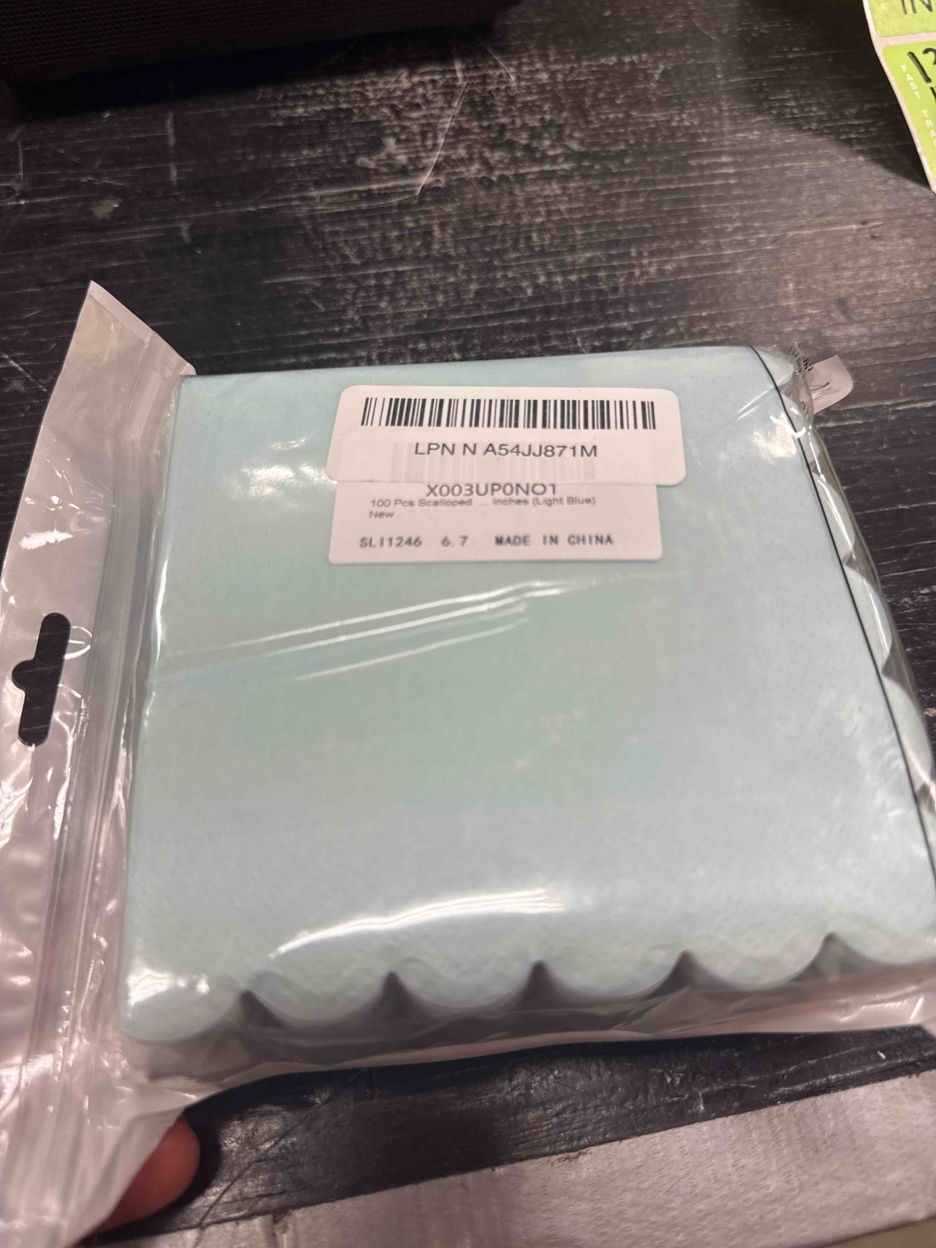 100 Pieces Baby Blue Scalloped Napkins 