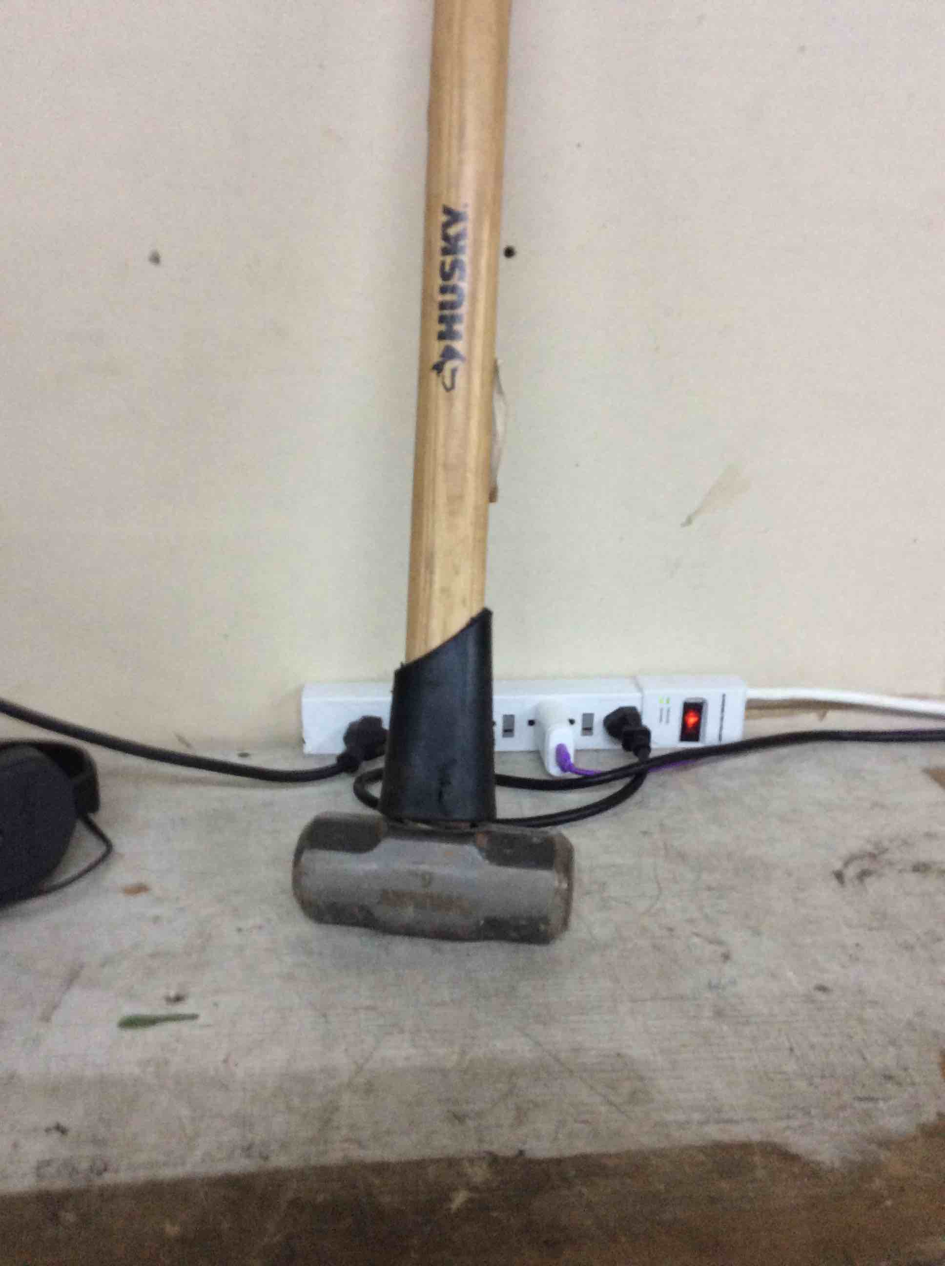 Husky 6 LB SLEDGE HAMMER, HICKORY HANDLE 