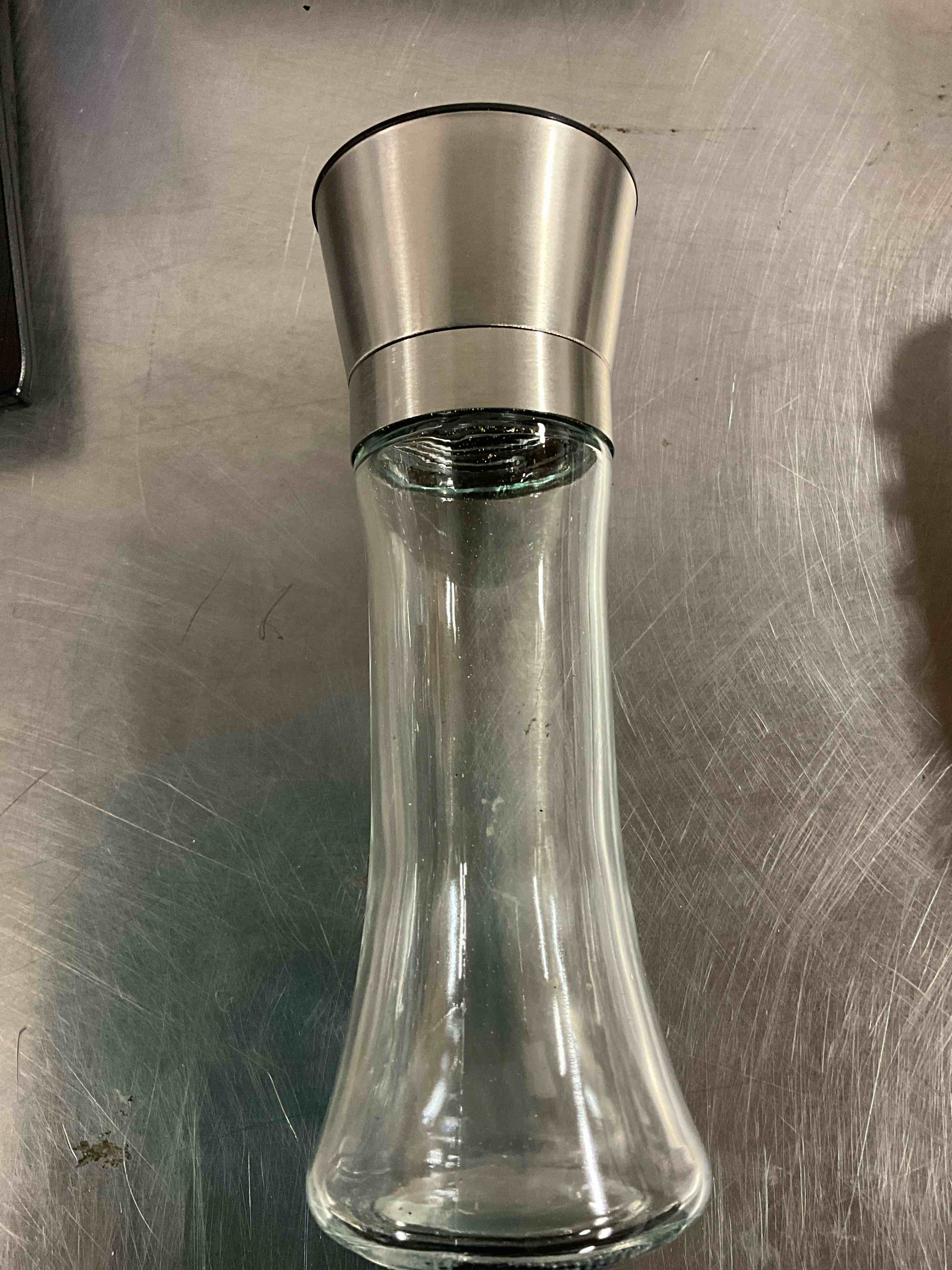 Previously Owned. Salt/ Pepper Grinder 