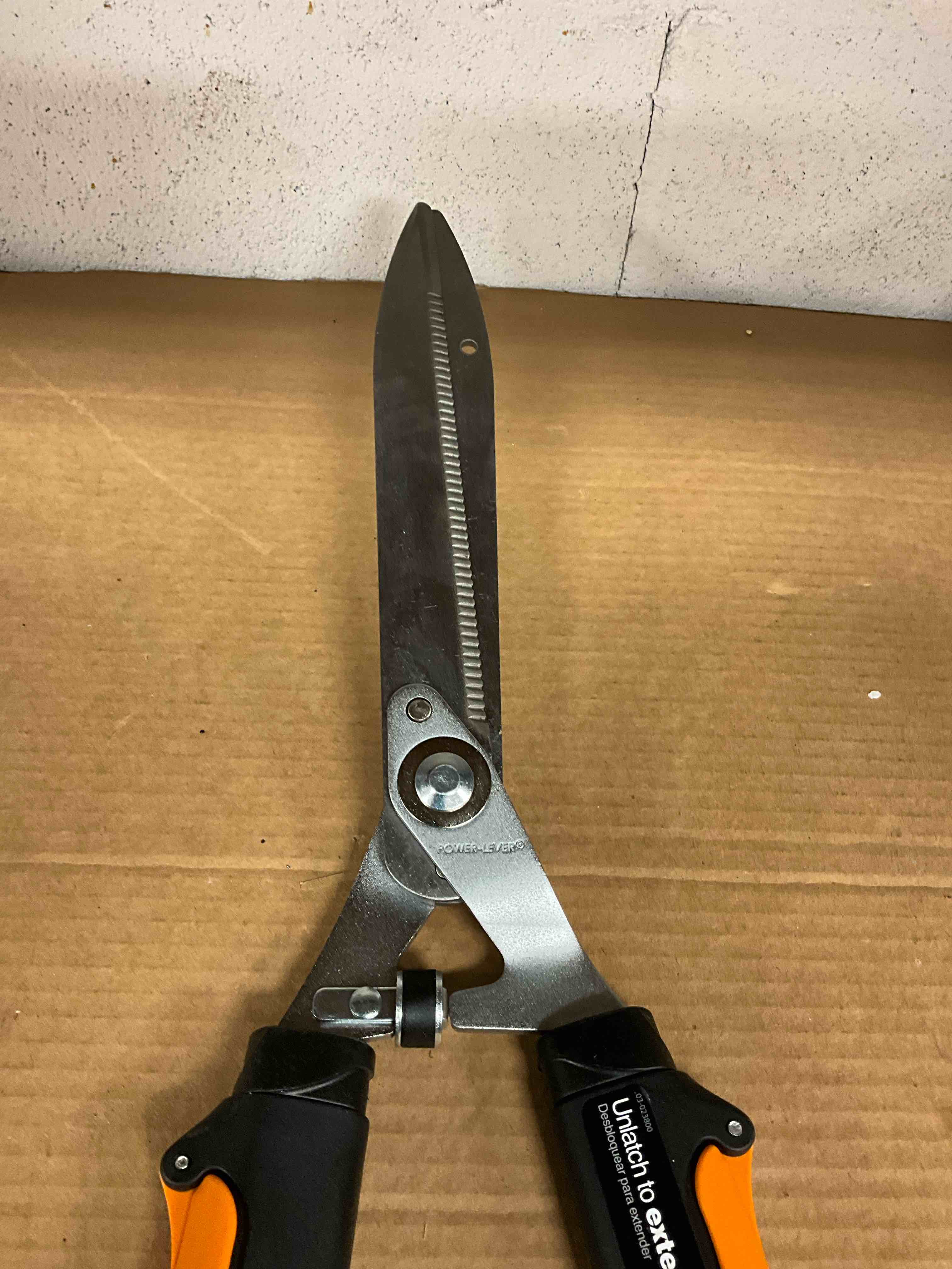 Condition photo showing New/Like New for fiskars 25 - 33 power-lever® extendable hedge shears