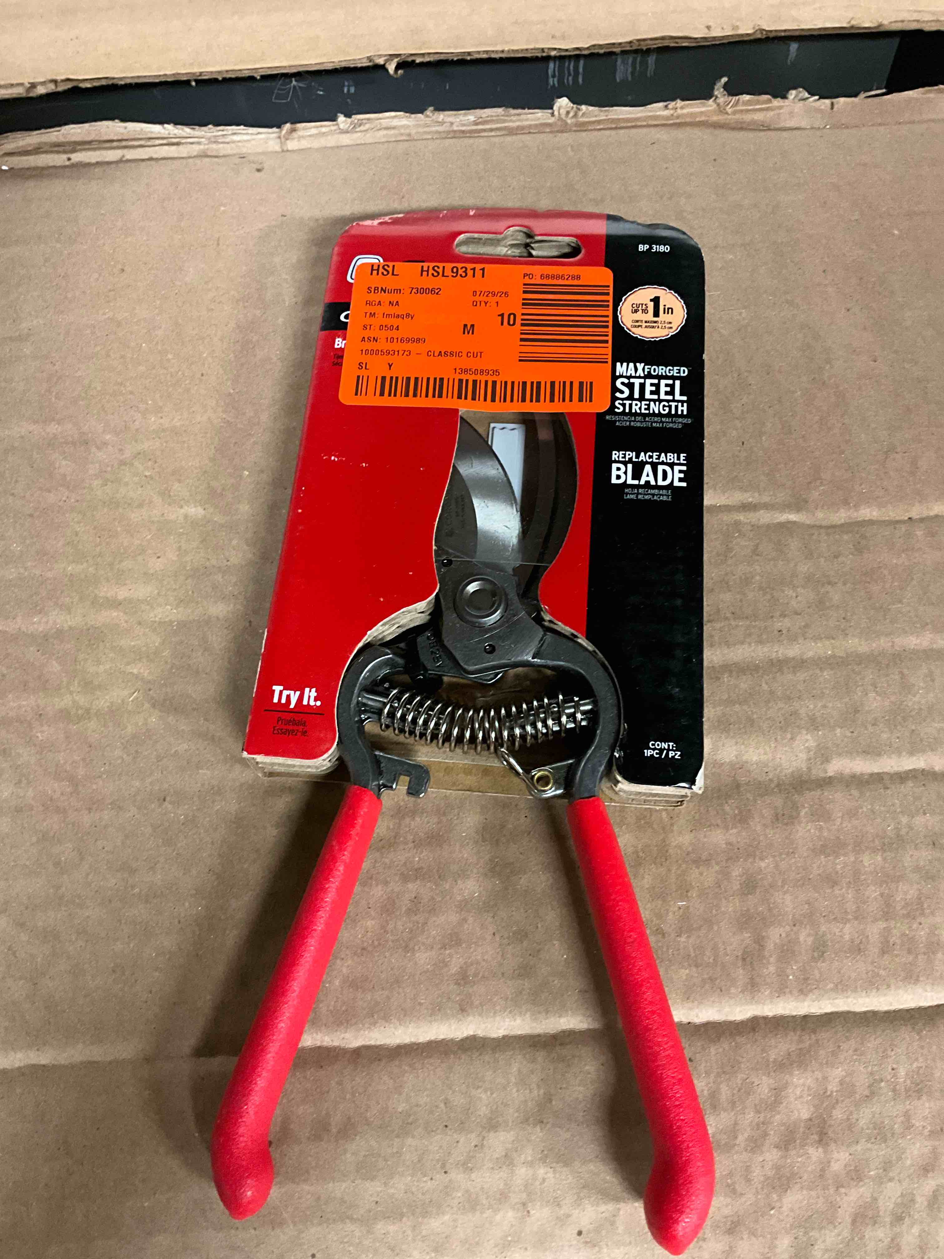 Condition photo showing New/Like New for corona bp 3180d forged classic bypass pruner with 1 inch cutting capacity, 1", red