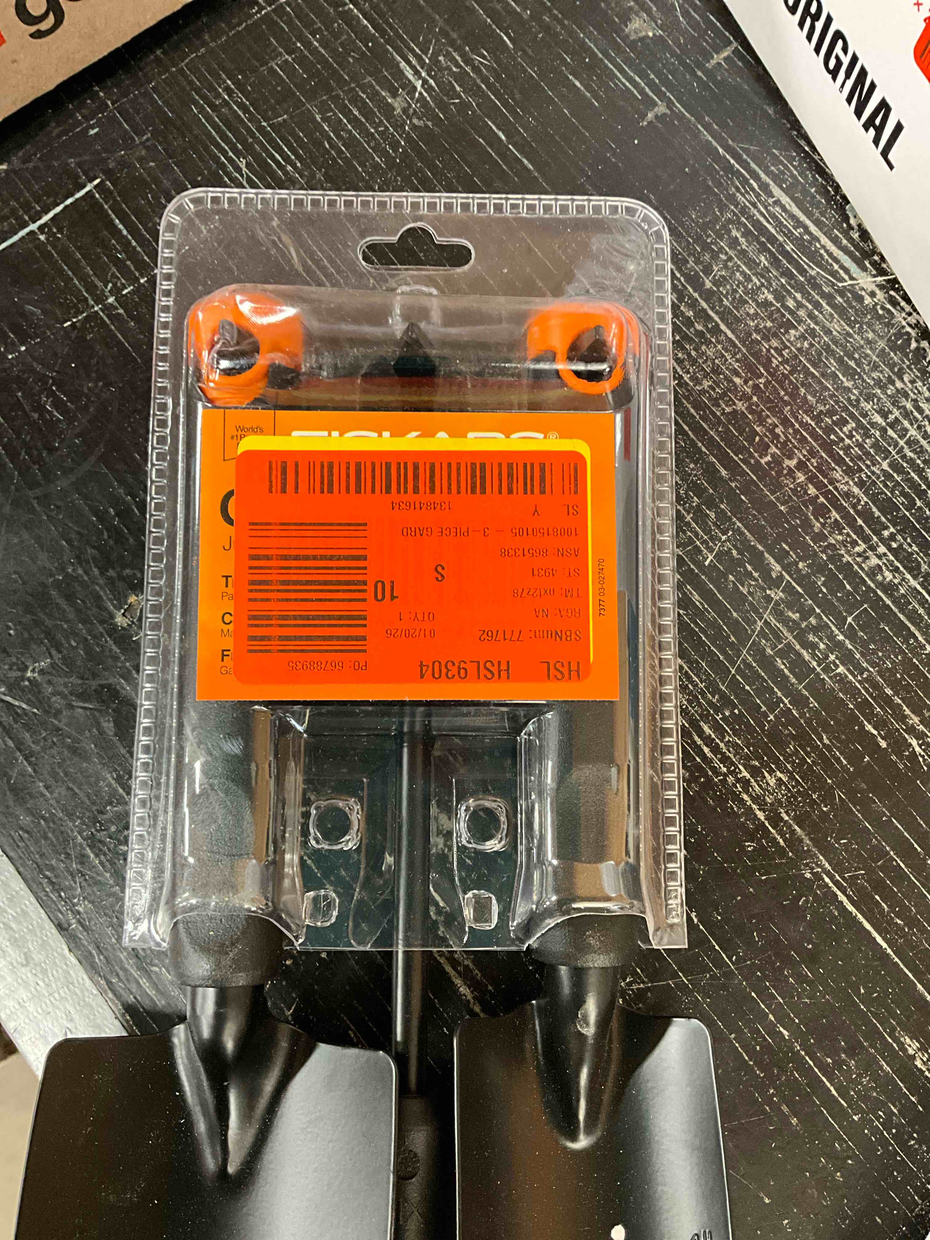 Condition photo showing New/Like New for Fiskars 373490-1001 Garden Tool Set