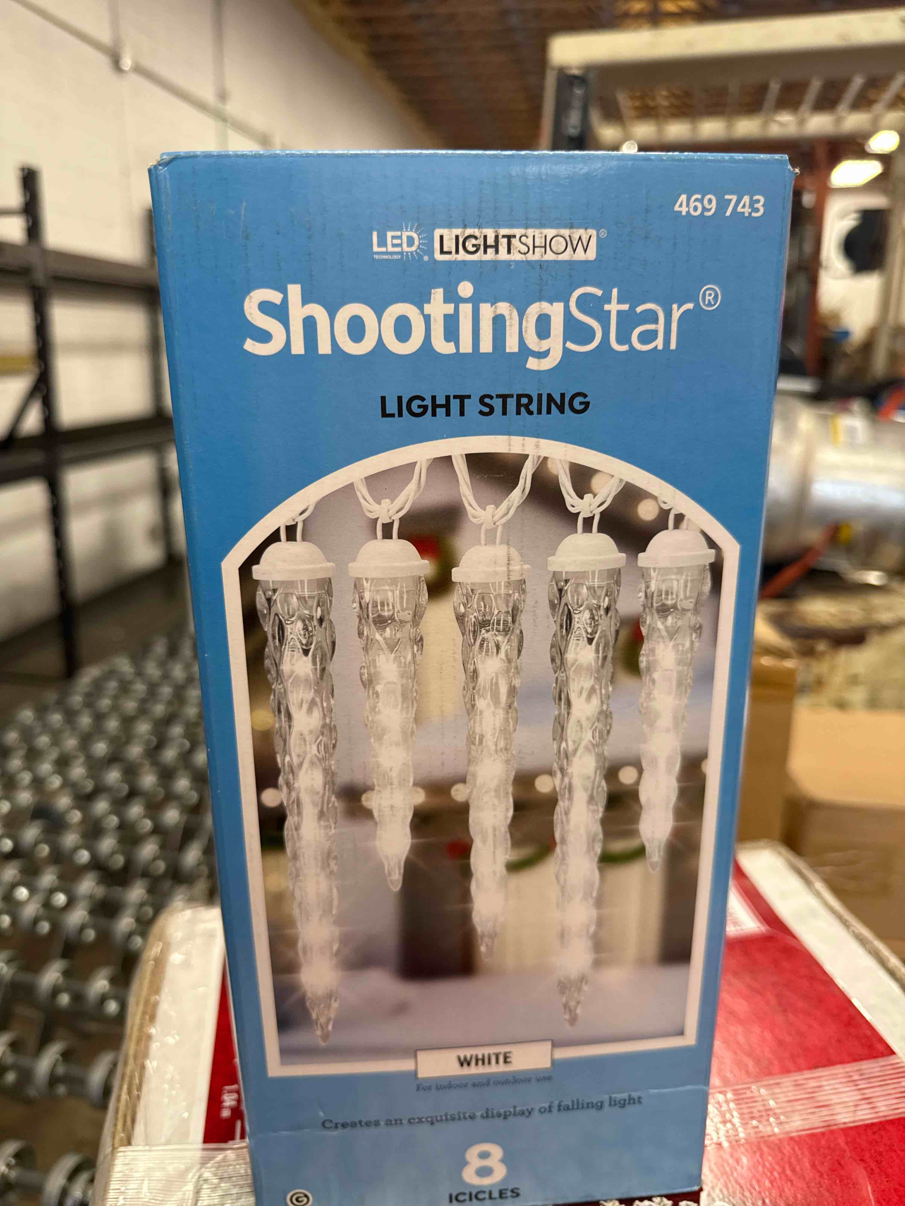 Shooting Star White 8 Icicles 