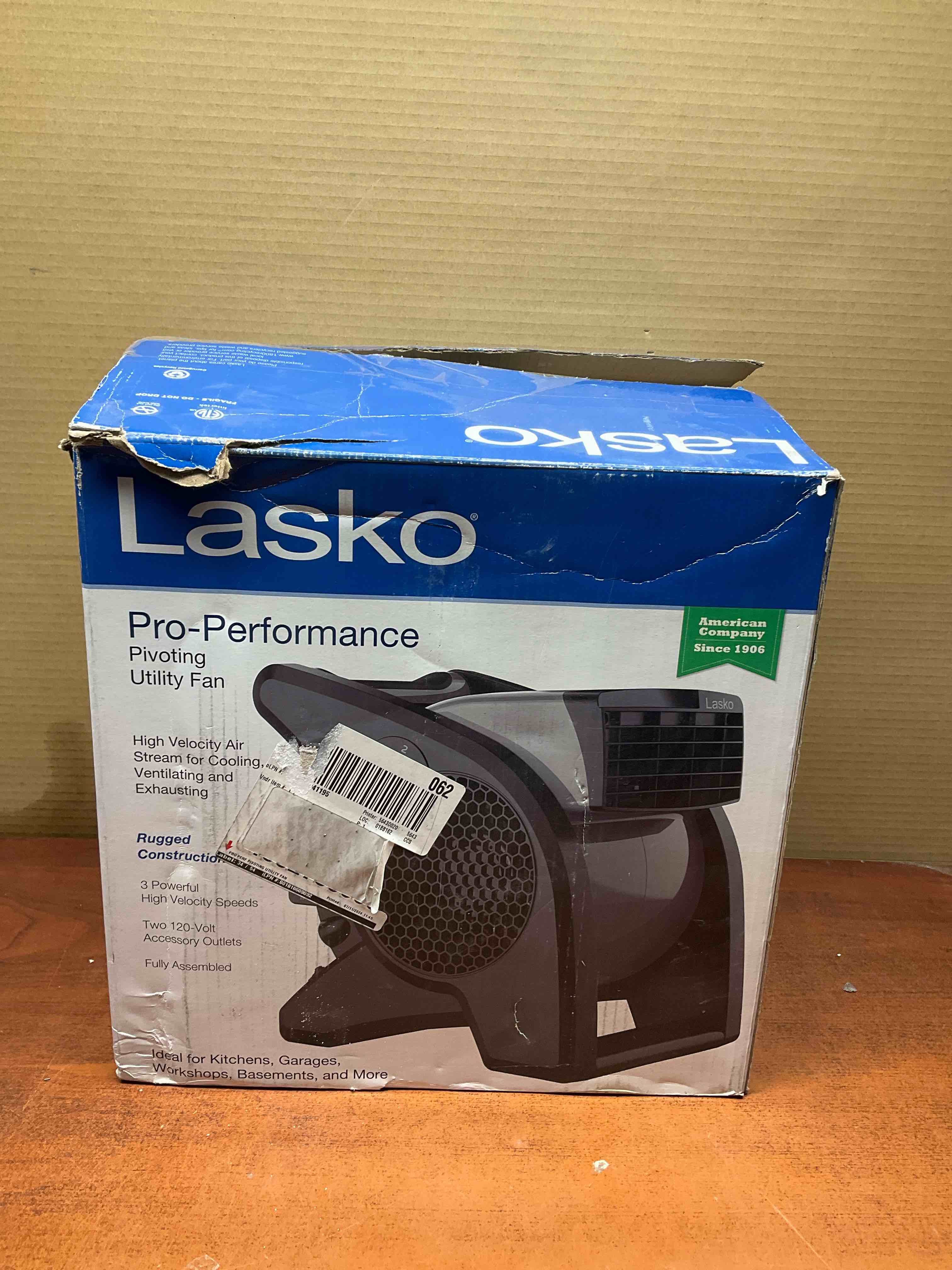 Lasko U15610 Pro-Performance Pivoting Utility Fan