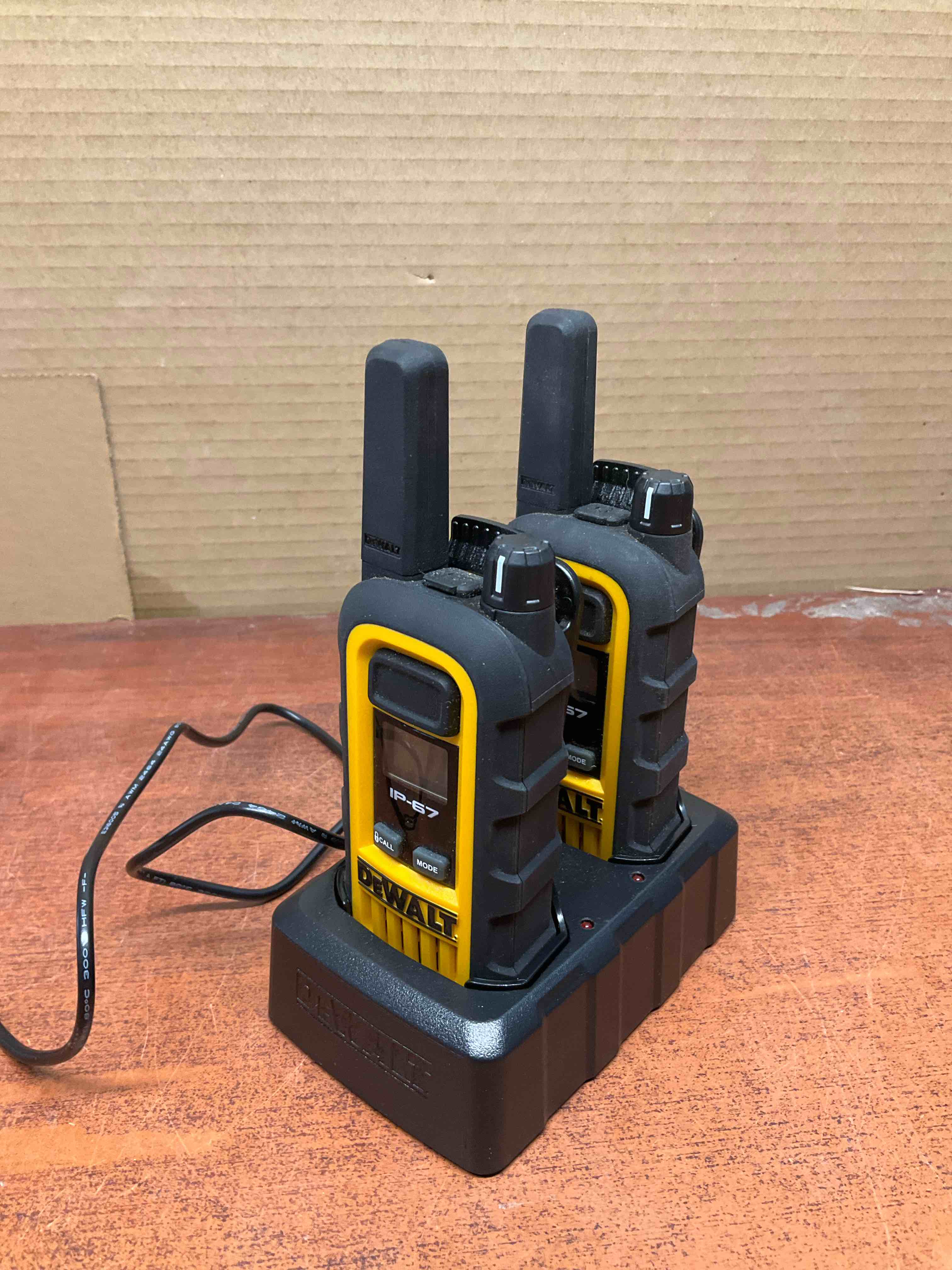 Dewalt Heavy Duty Walkie Talkie 1W 250 000 sq ft 23 000 Meters 20 Floors IP67 USB Rechargeable with Charging Dock. 2 Walkie Talkies Per Package. Brand New 12 Hours Operating Time