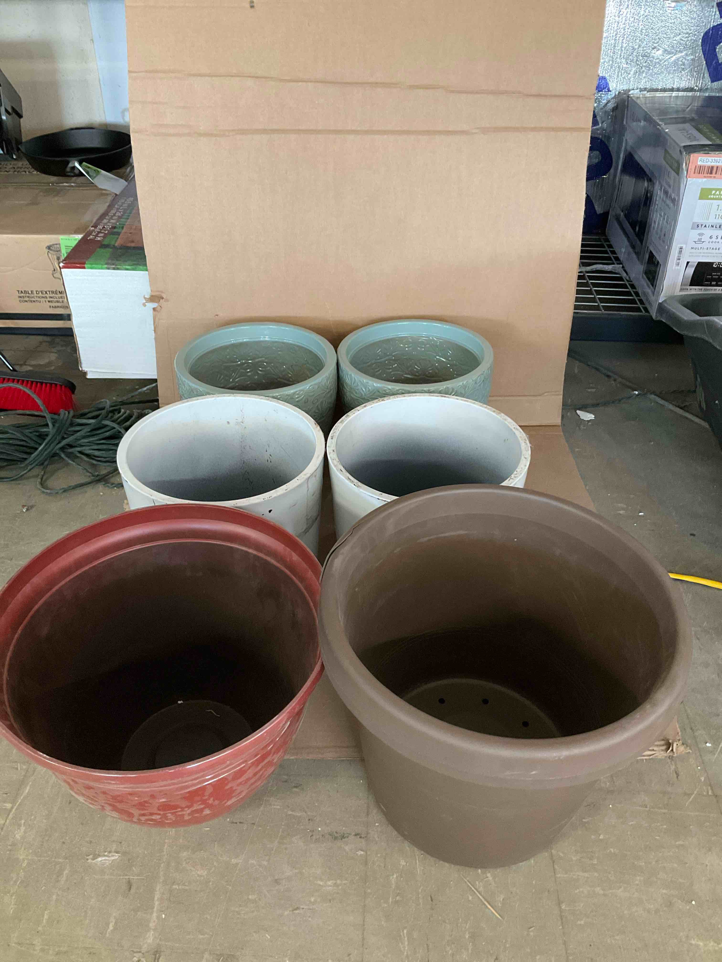 (BulkBuy) Flower pots plastic 