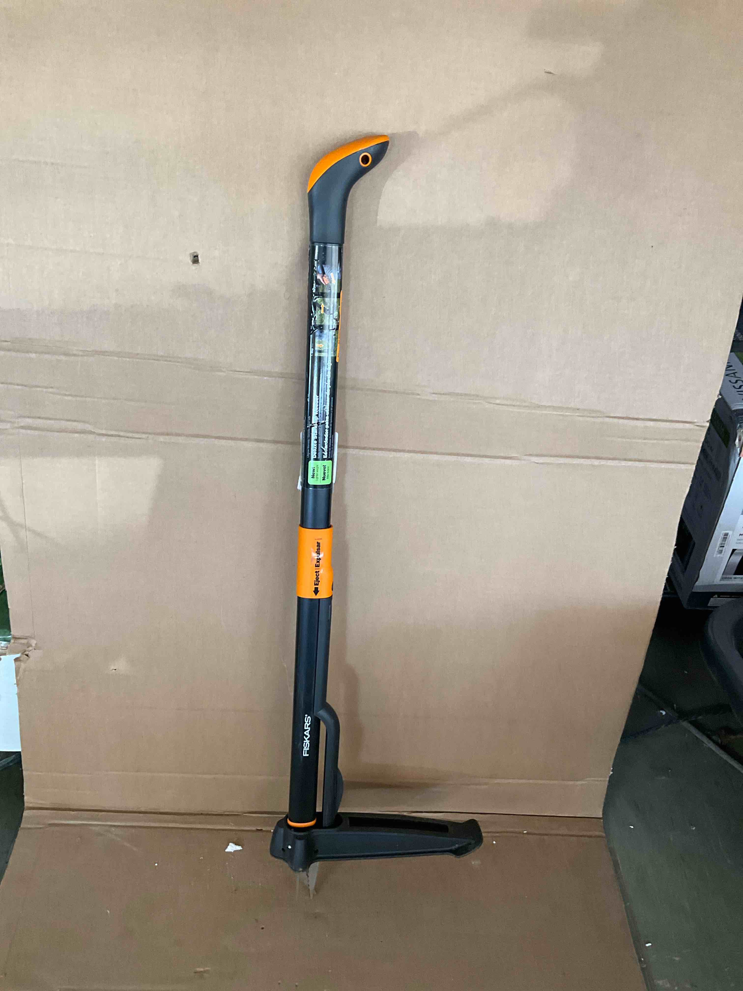 Fiskars 39.25 in. Stainless Steel Weeder Aluminum Handle  Black and Orange