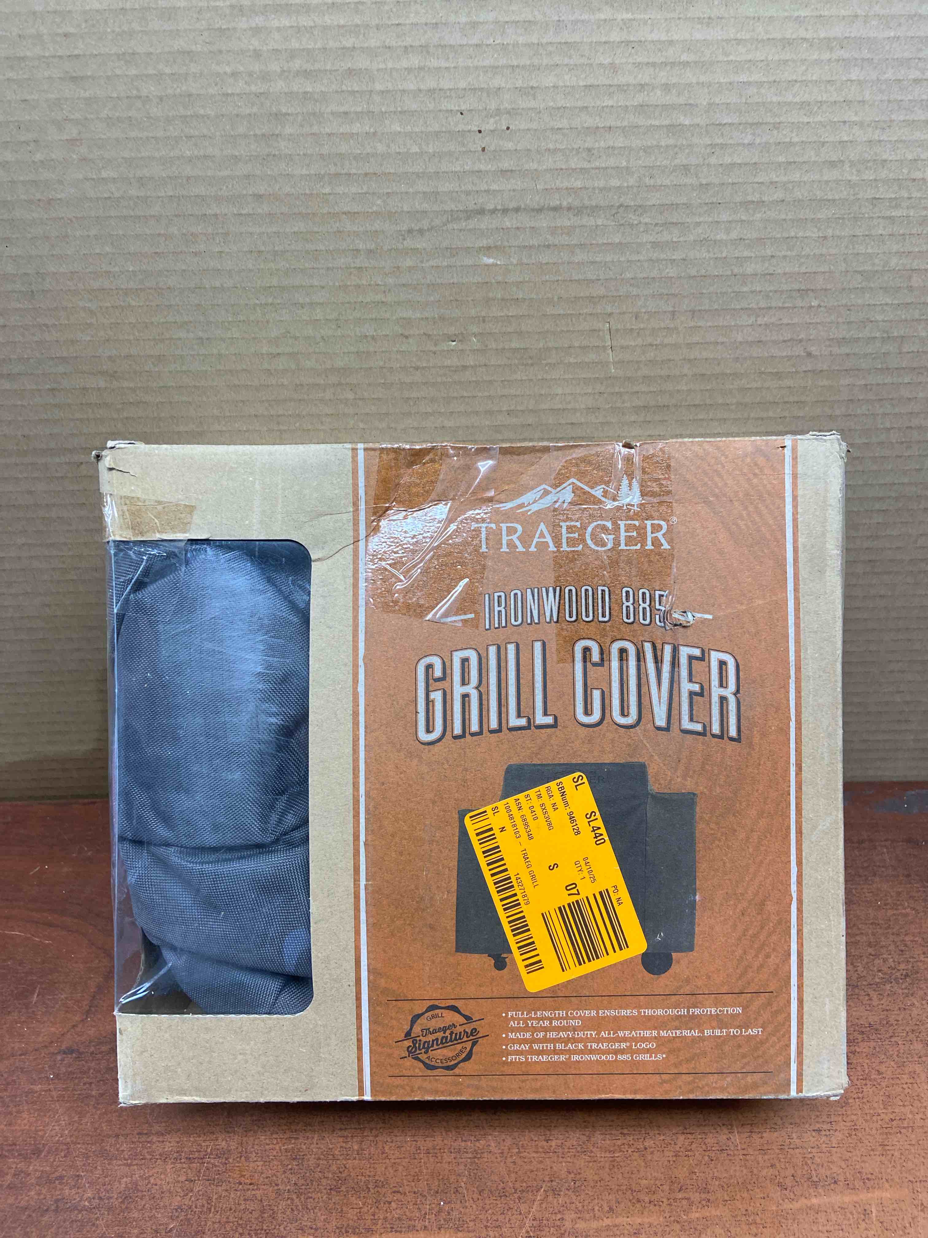 Traeger Grills - Full-Length Grill Cover for Ironwood 885 - Black