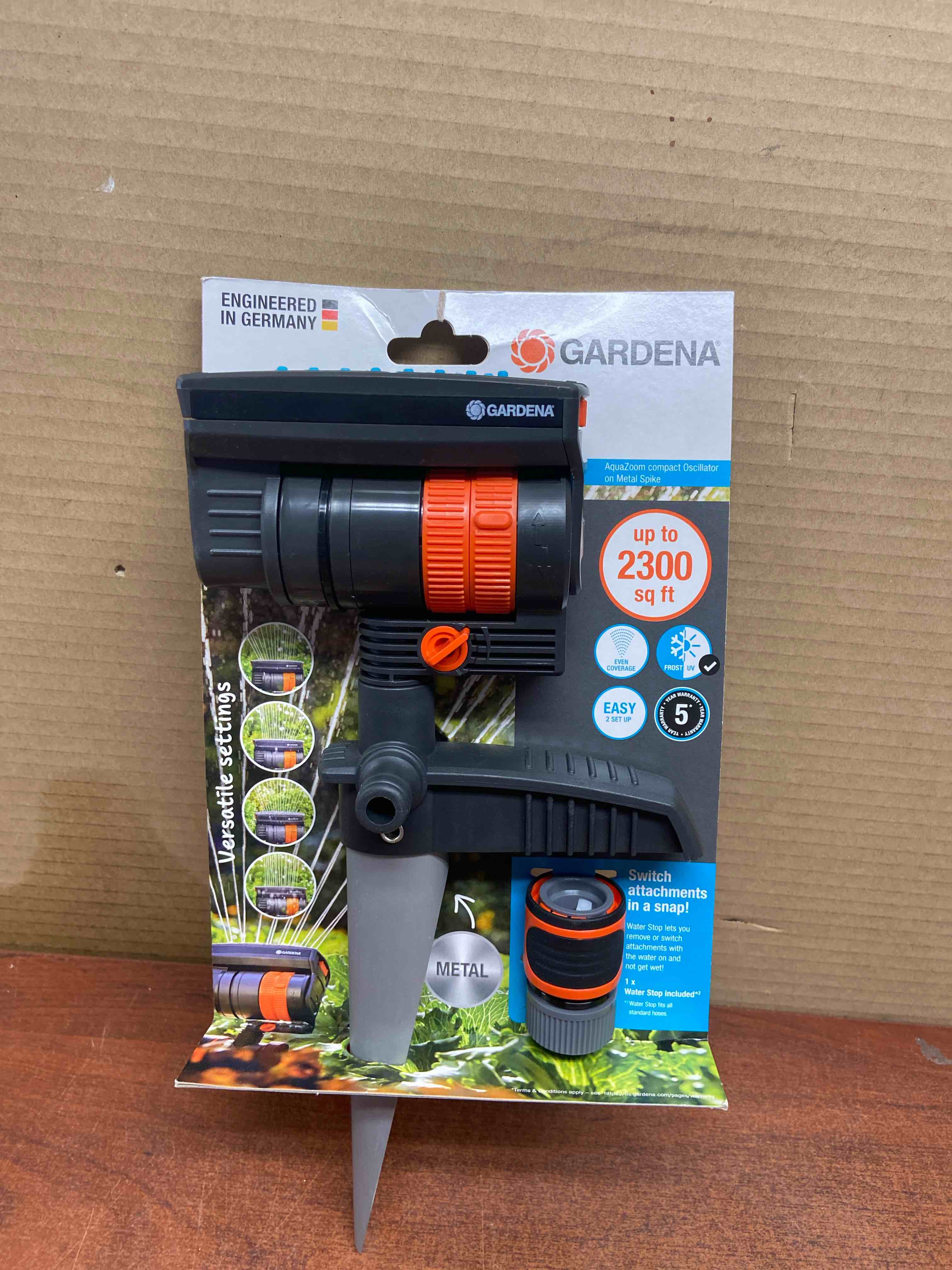Condition photo showing New/Like New for zoommaxx oscillating sprinkler on metal step spike
