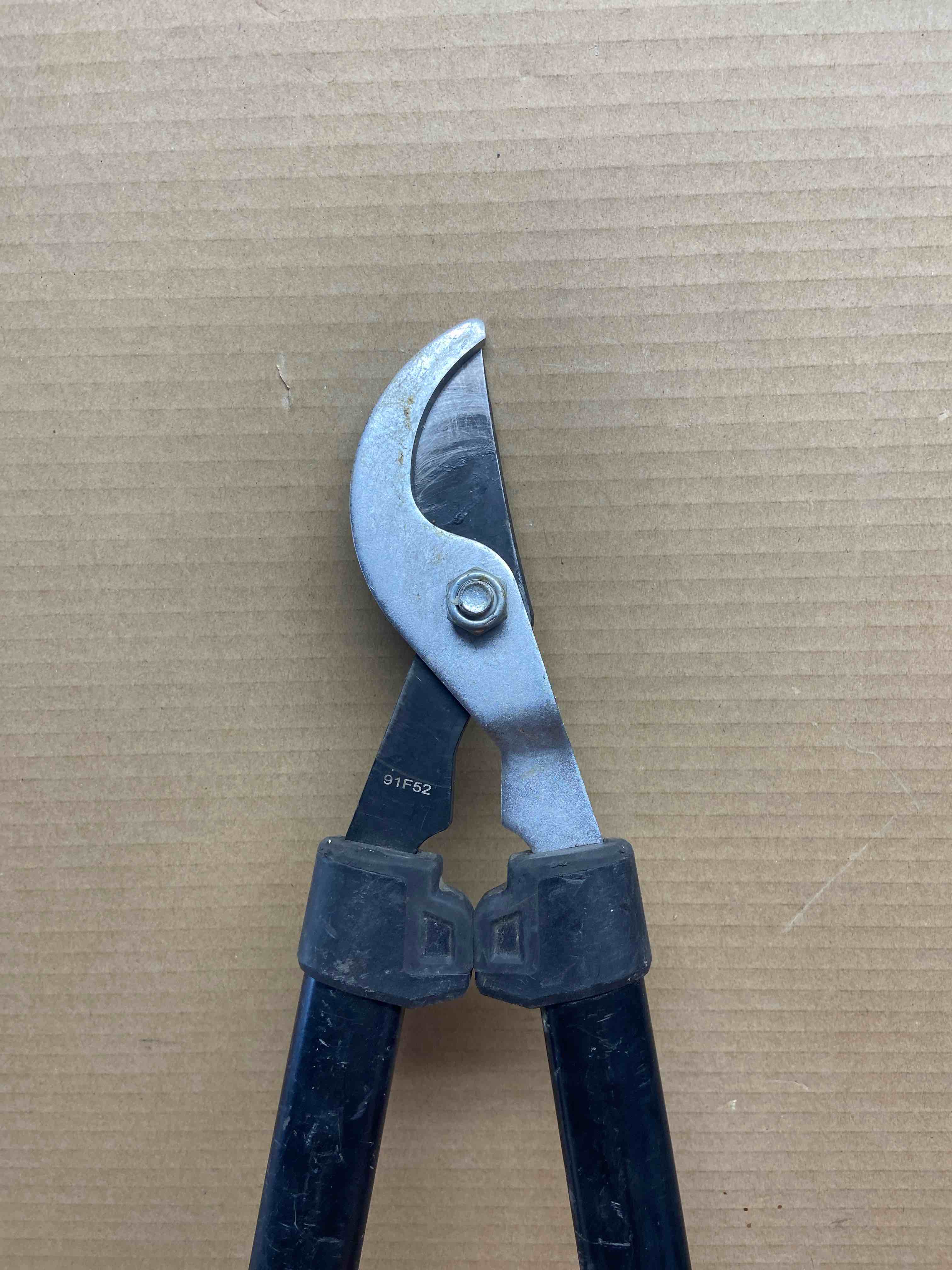 Condition photo showing Good Condition for 28” husky loppers with comfortable hand grips 